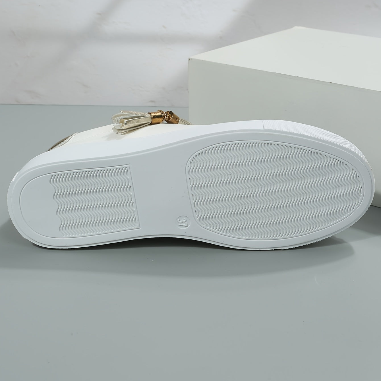 Women's Stylish White Low-Top Sneakers with Golden Chain Detail - Casual Lace-Up Shoes, Upper, Mesh Lining, TPR Sole, Versatile for All Seasons