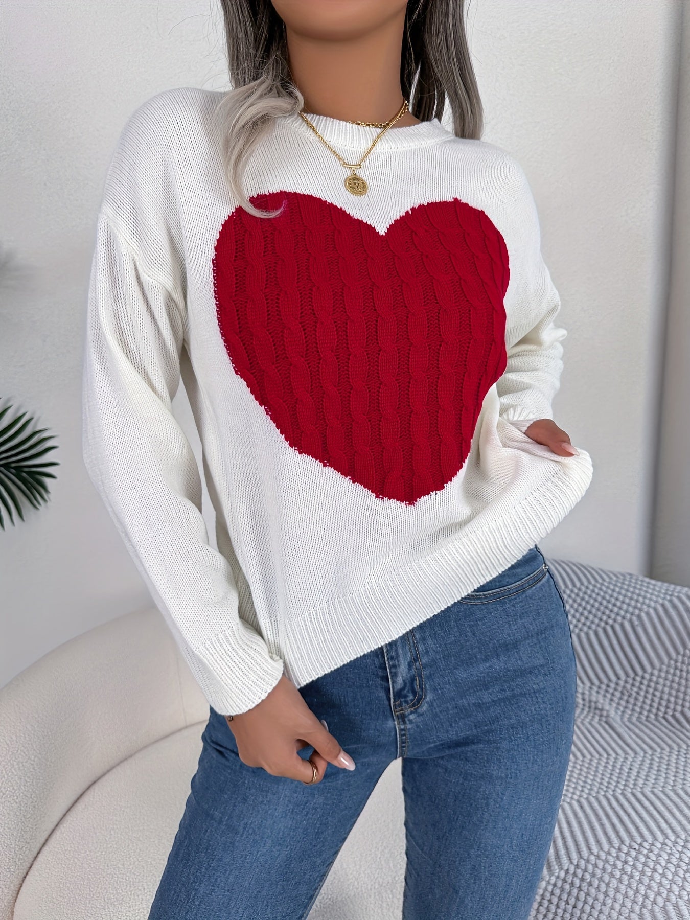 Long-Sleeved Pullover Sweater with a Sweet Heart Pattern for Autumn And Winter Casual Wear.
