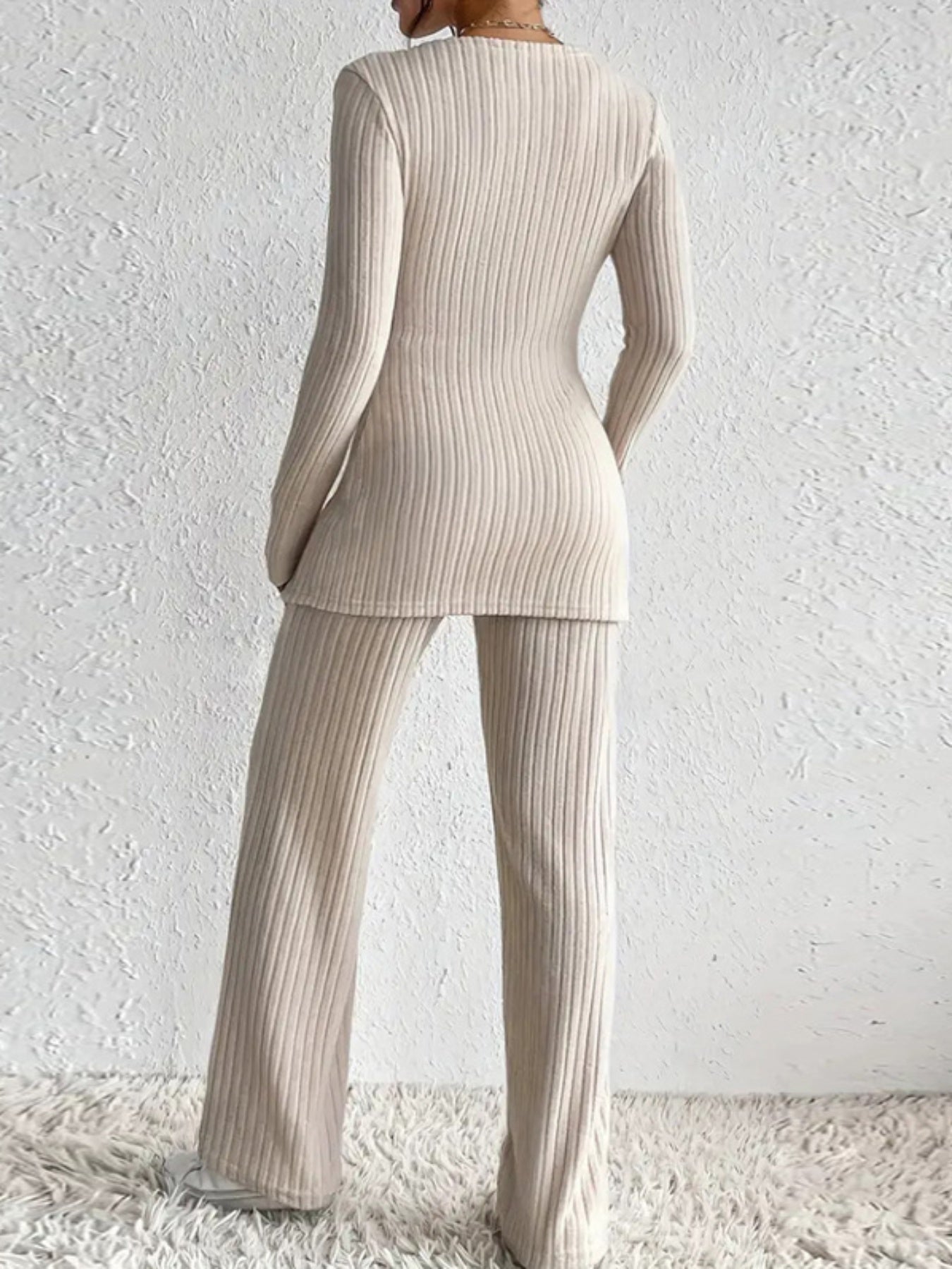 2025 Hit A Women'S Suit with an Irregular Design Exuding a High-End Feel. It'S a Two-Piece Set Featuring a Comfortable Long-Sleeved Top Paired with Wide-Leg Pants.