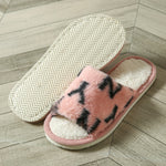 1 Pair Women's Pink Letter-Patterned Fluffy Slippers with Sparkling Heart Bracelet, Soft Fabric Lining, Durable EVA Sole, Comfortable Indoor House Shoes for Women, House Slippers