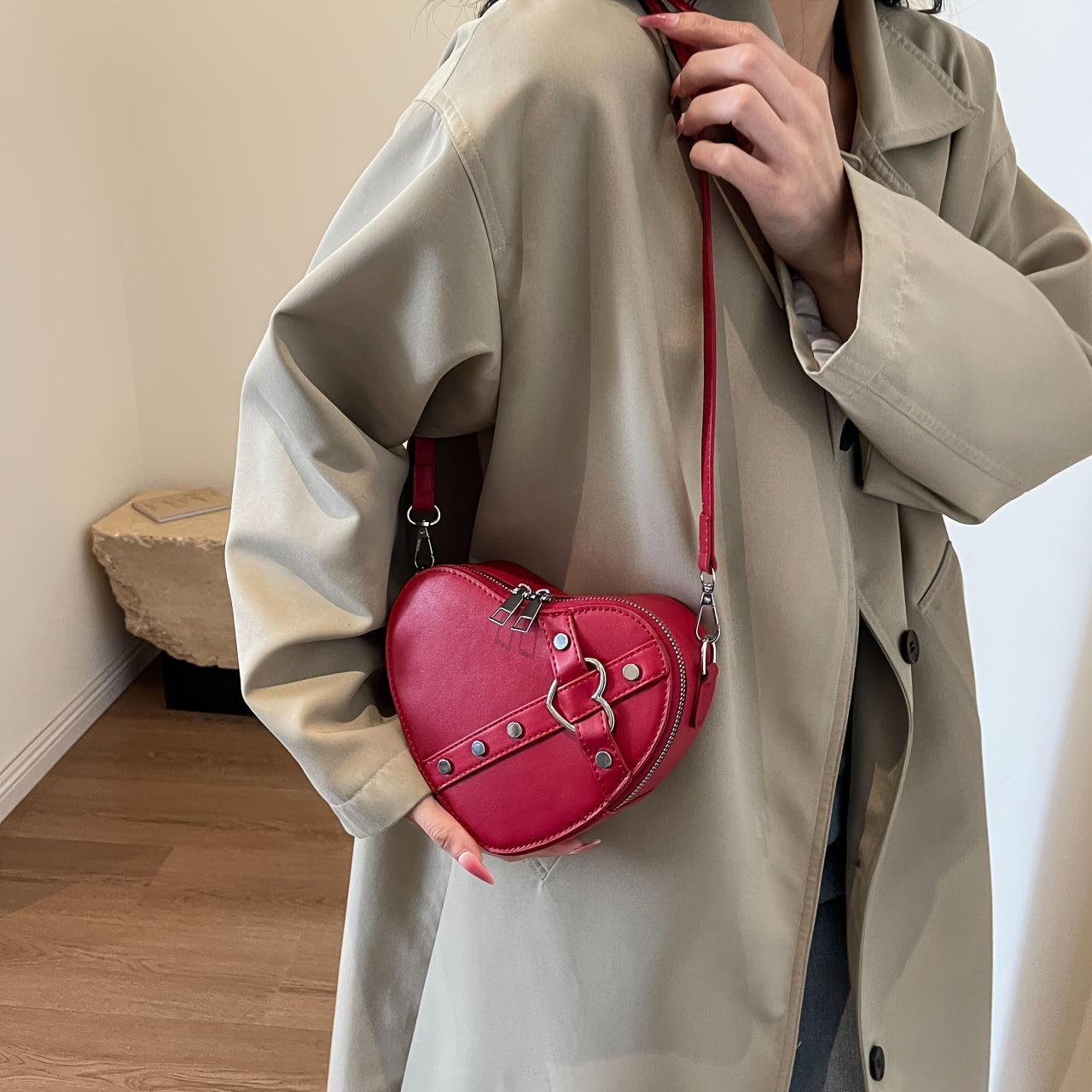 Valentine's Day Romantic Theme Ladies Fashion Heart-shaped Diagonal Shoulder Bag PU Zipper Solid Color Locomotive Bag Single Shoulder Irregular Bag