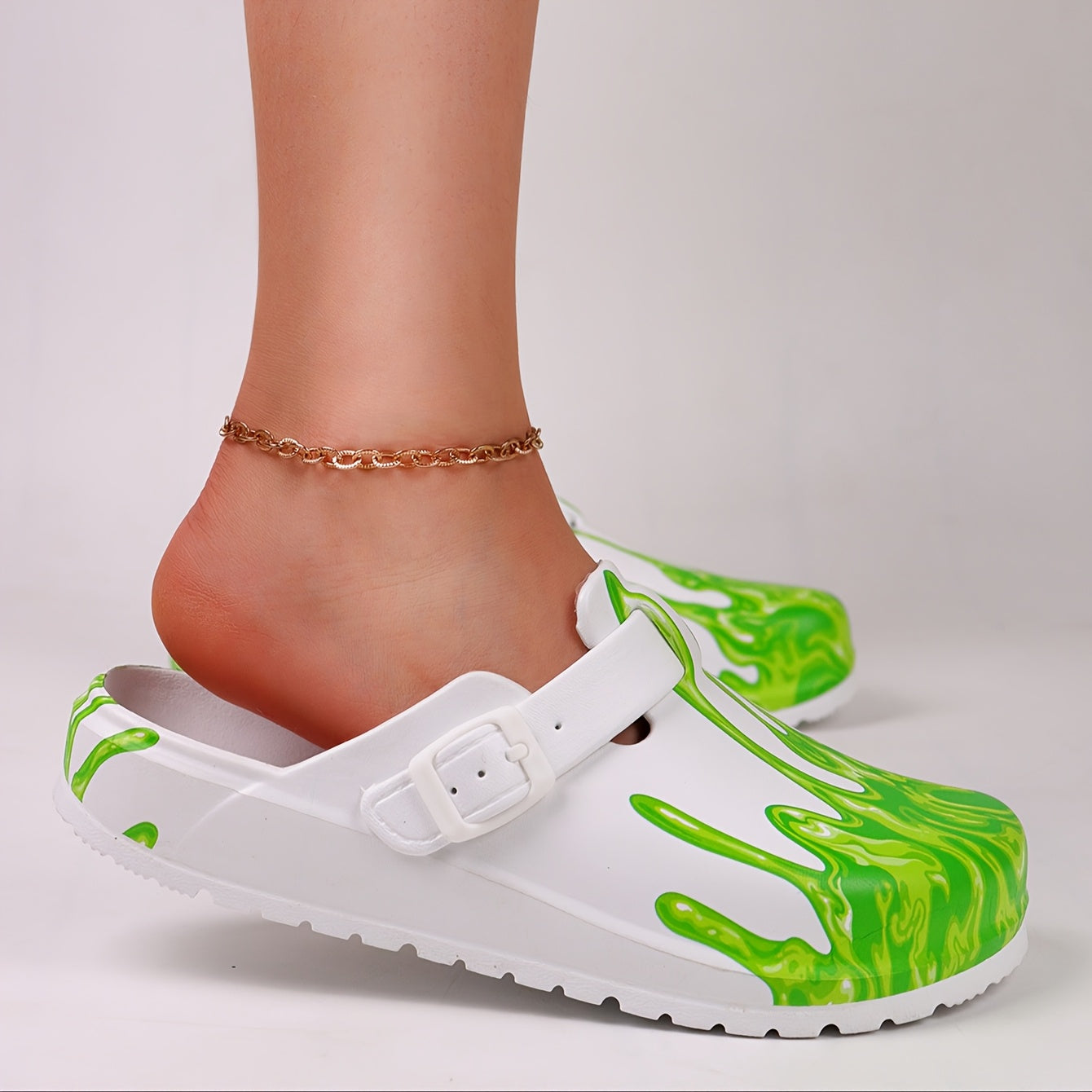 Women's Trendy Tie-Dye & Graffiti Print Clogs - Breathable, Non-Slip EVA Summer Sandals for Beach & Garden