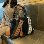 Elegant Retro Faux Leather Handbag for Women - Large Capacity Crossbody Bag with Adjustable Strap, Zip Closure, and Stylish Contrast Detailing in Black & White