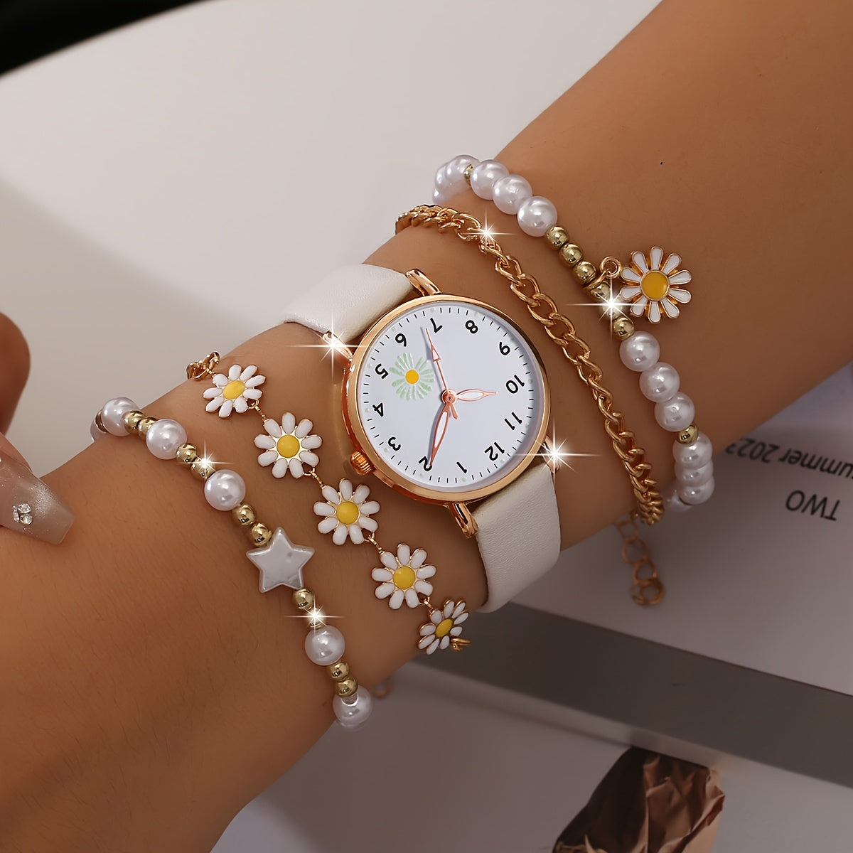 1pc Women'S Boho Round Analog-Digital Quartz Watch, Faux Leather Strap with Flower Details, Non- Alloy Case, Button Battery (Diameter <20mm), with 4pcs Holiday Daisy Bracelet Watch Set for Women