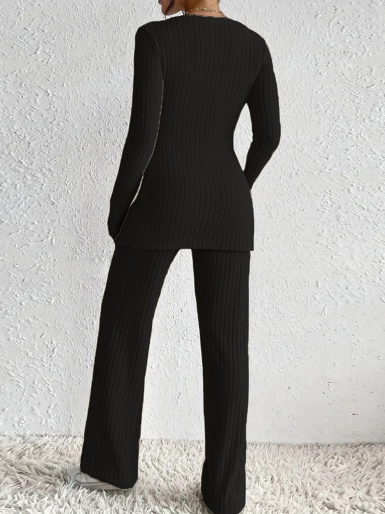 2025 Hit A Women'S Suit with an Irregular Design Exuding a High-End Feel. It'S a Two-Piece Set Featuring a Comfortable Long-Sleeved Top Paired with Wide-Leg Pants.