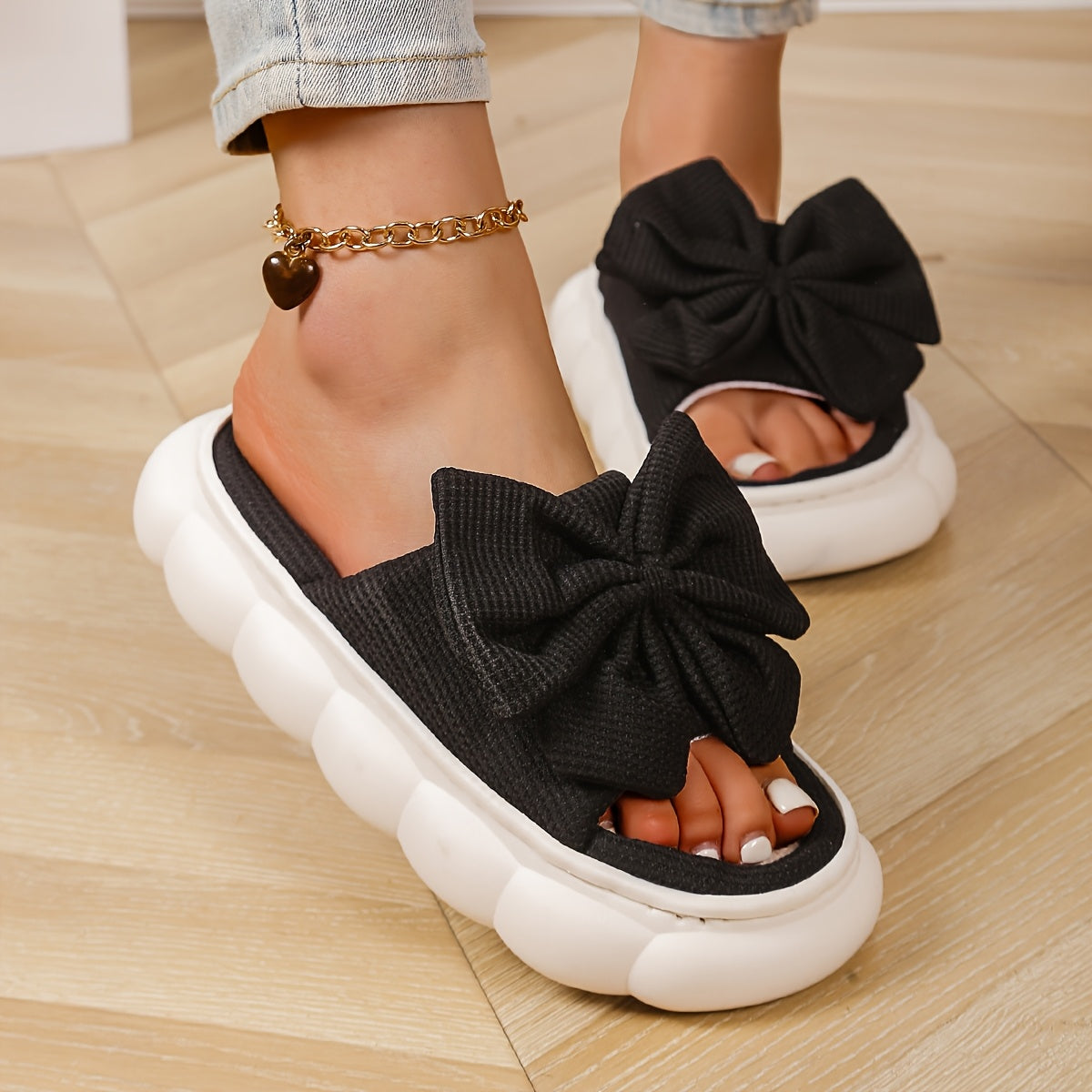A Pair of New Cute Solid Color Women'S Home Slippers with Thick, Non-Slip, Soft EVA Soles, Breathable And Comfortable Open-Toe Design, Suitable for All Seasons.