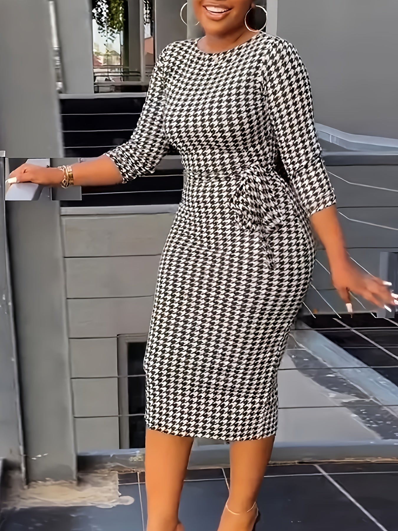 Chic Vintage Houndstooth Dress - Bodycon, 3/4 Sleeve, All-Season, Durable & Easy Care, Unique Split Design