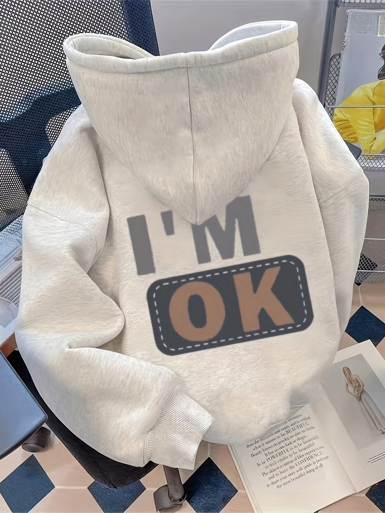 [Thickened Chic Hoodie with Pocket] Casual Hooded Sweatshirt with Alphabet Pattern, Polyester Knit Fabric, Fall/Winter Thickened Chic Hoodie with Pocket