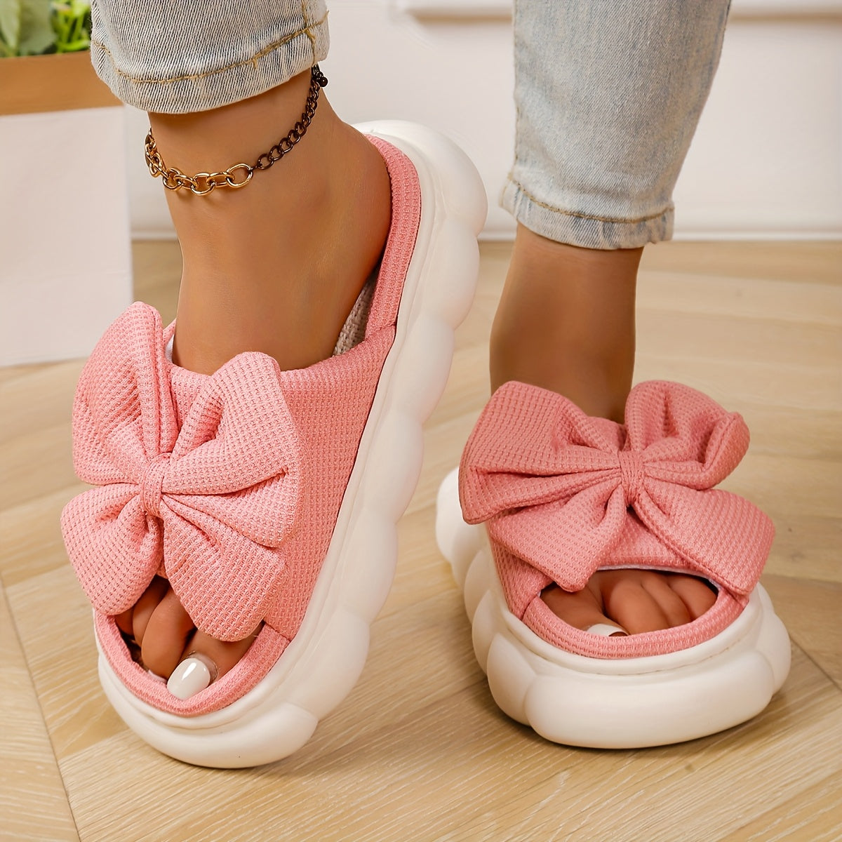 A Pair of New Cute Solid Color Women'S Home Slippers with Thick, Non-Slip, Soft EVA Soles, Breathable And Comfortable Open-Toe Design, Suitable for All Seasons.