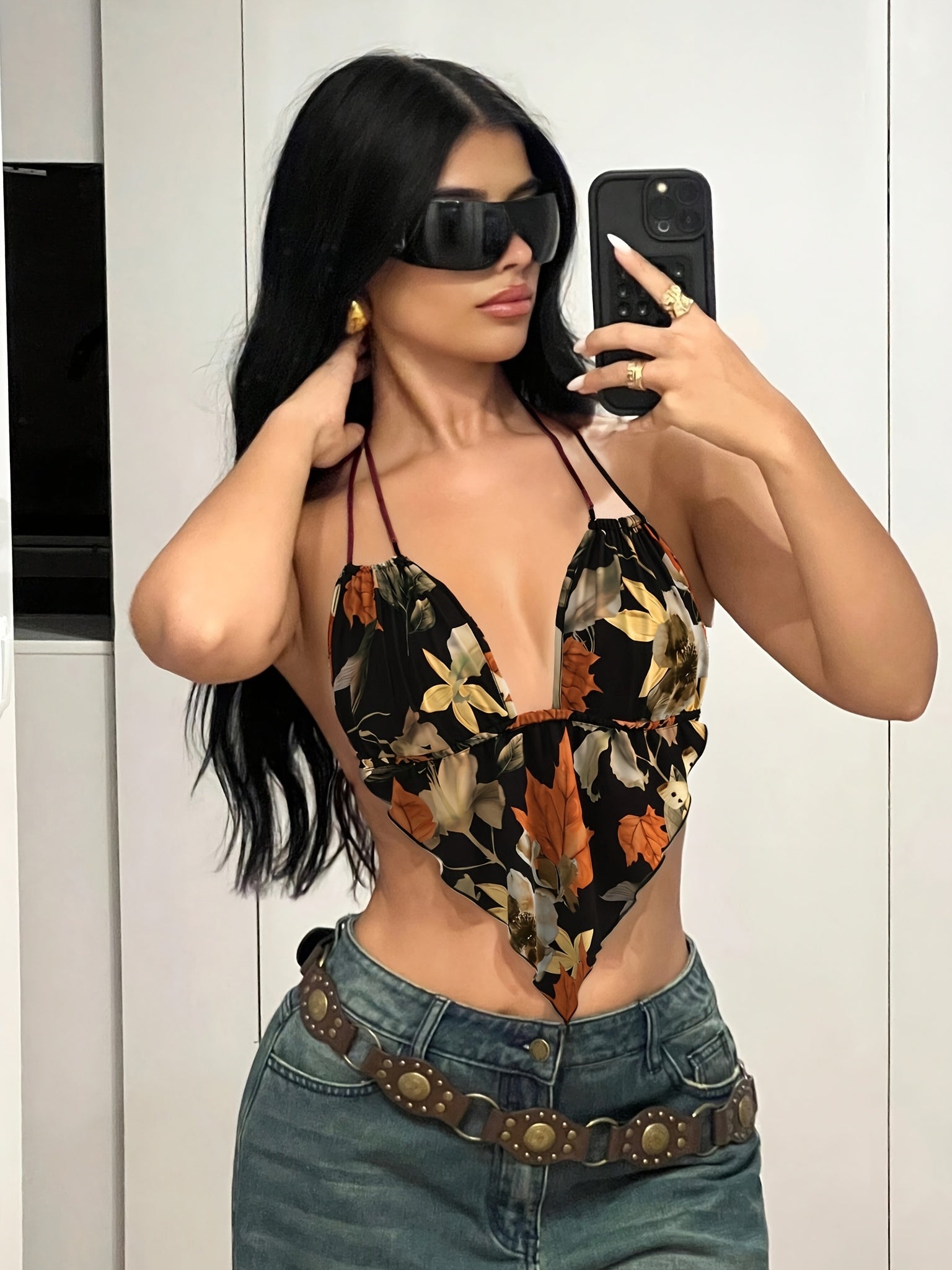 Hawaiian style random printed maple leaf backless halter top, daily casual summer wear halter top, sleeveless V-neck, irregular printed halter top, slim fit, thin shoulder strap, backless design suitable for summer casual wea