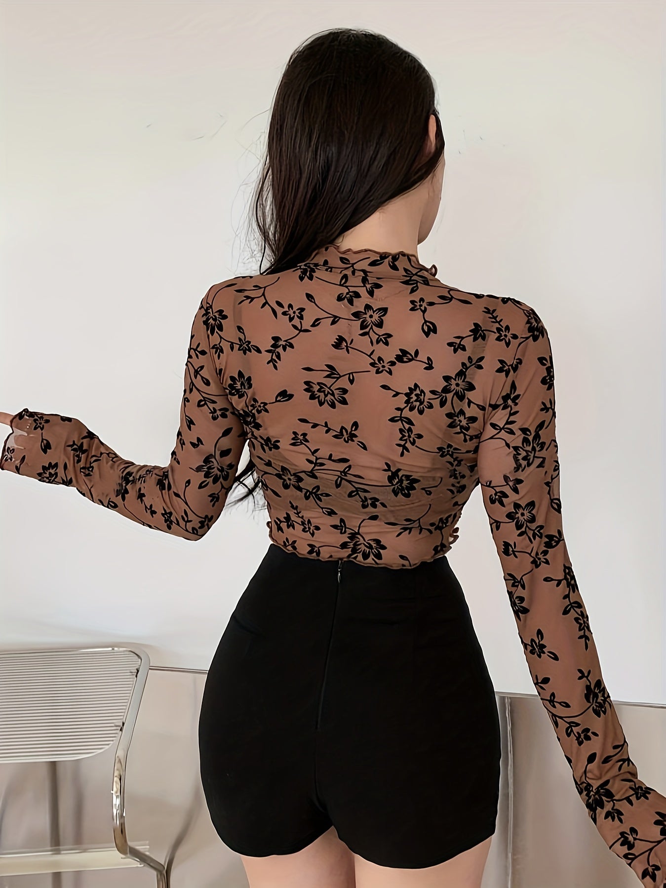 Women's Elegant Floral Lace Long Sleeve Crop Top - Stretchy Mesh T-Shirt with Scalloped Hem, Perfect for Spring & Autumn