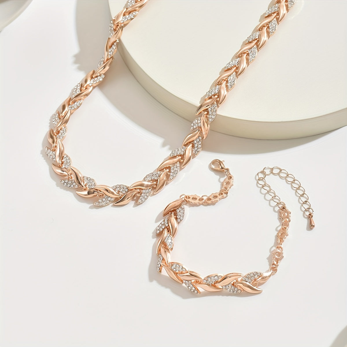 1 Bracelet 1 Necklace Light Luxury Elegant Design Inlaid Glass Rhinestone Fish Tail Jewelry Set Suitable for Women's Autumn and Winter Banquet Daily Matching