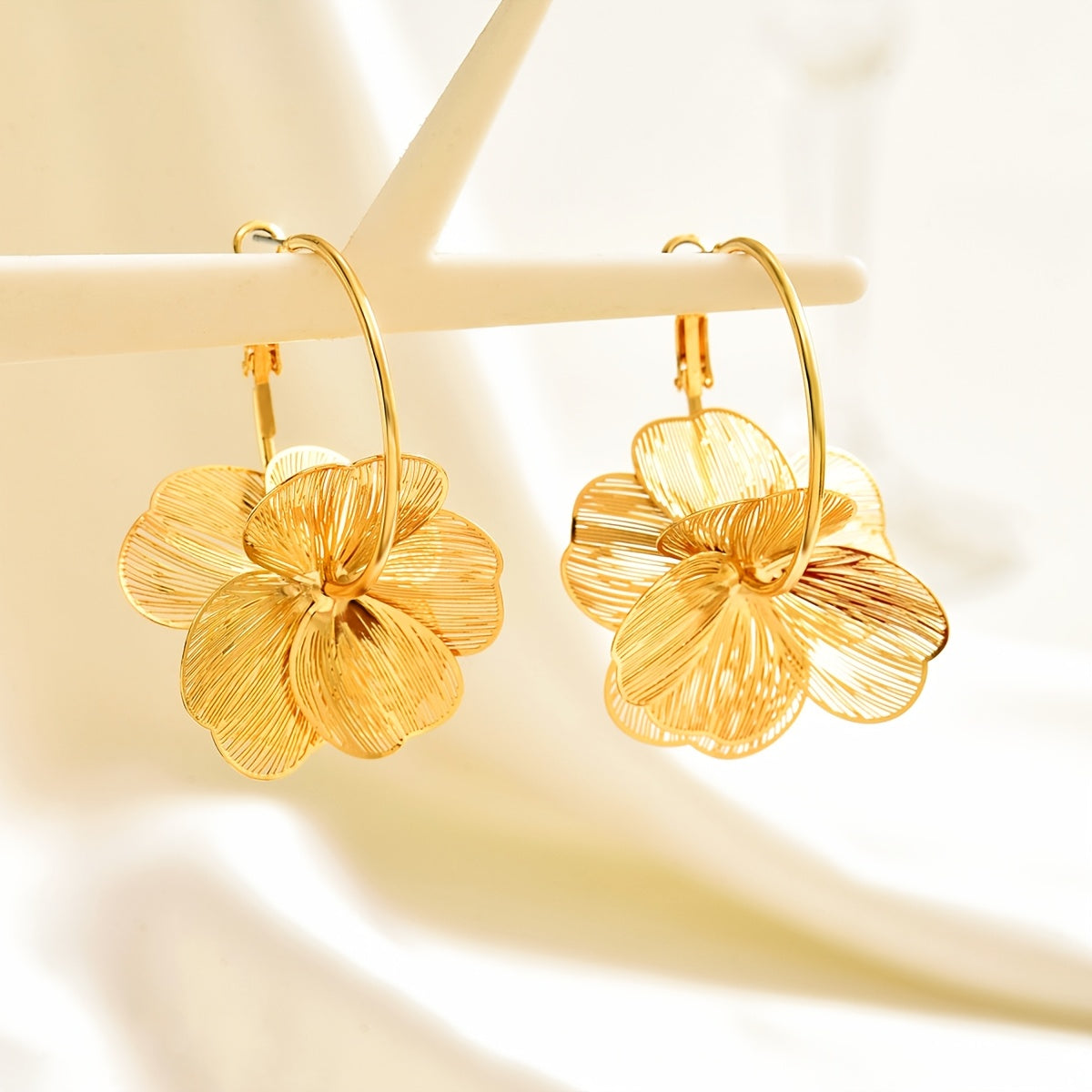 1 Pair Women's Vintage Style Double-Layer Hollow Hoop Earrings - Bold Golden-Tone Copper, Iron Ear Needle, All-Season Accessory | Daily Wear & Party Suitable | Versatile Design
