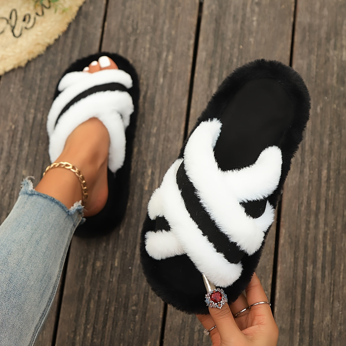 Women's Plush Heart-Shaped Toe Slippers - Soft Sole, Thick Fleece Lined Indoor Footwear, Comfortable EVA Material, Available in Black/White and Gray/Pink, Ladies Slippers