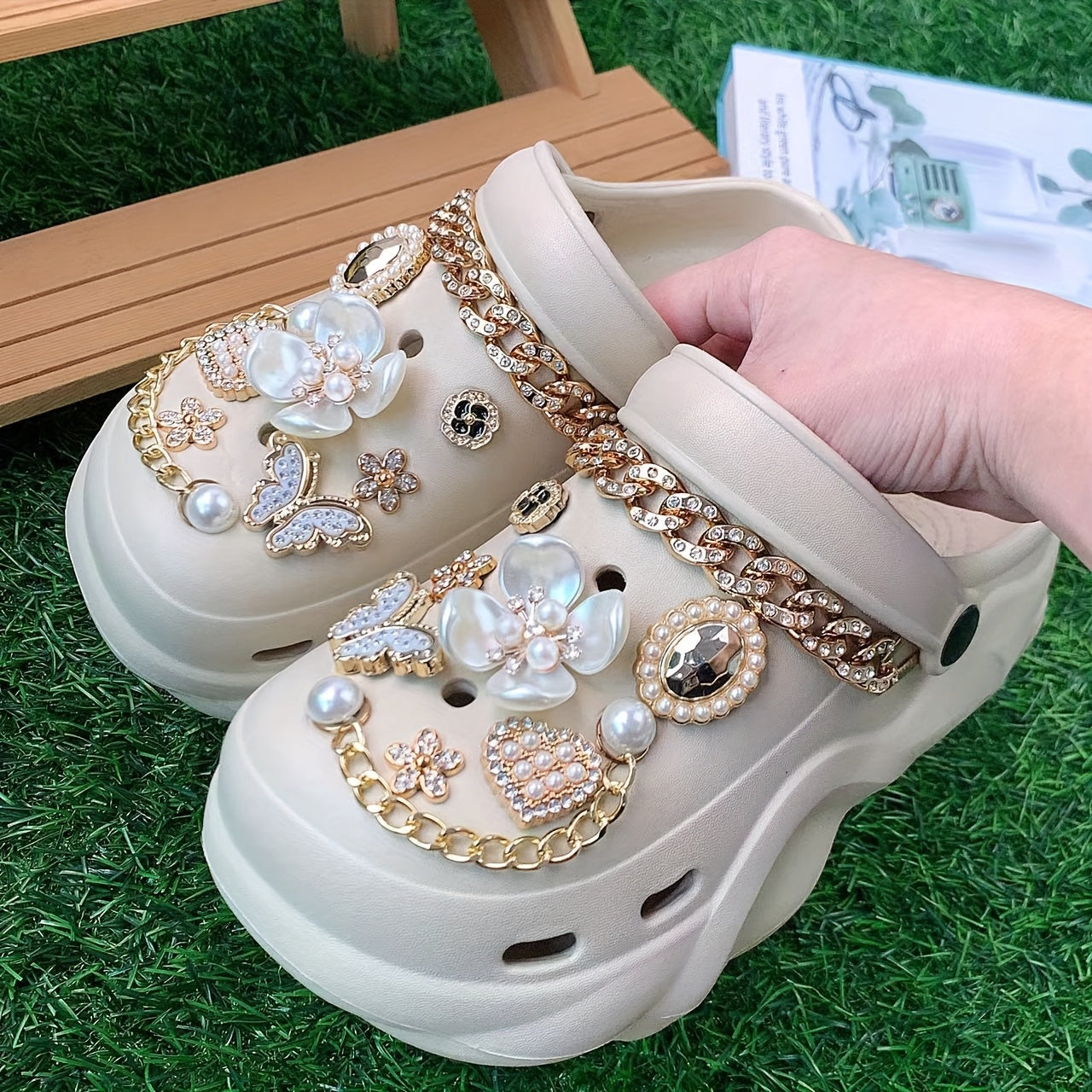 Fashionable And Trendy Women'S EVA Slip-On Shoes for Summer, Featuring Versatile And Stylish Hole Designs. The Shoes Are Adorned with White Five-Petal Flower Butterflies And Rhinestone Chains, Making Them Suitable for Home, B