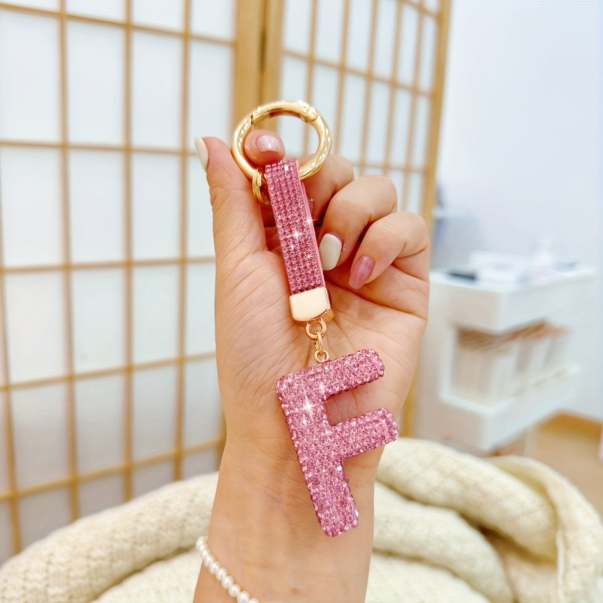 Personalized Rhinestone Initial Keychain – Shiny Pink Alphabet A–Z Charm Pendant for Women – Decorative Alloy Key Ring with Buckle – Birthday & Festival Gift