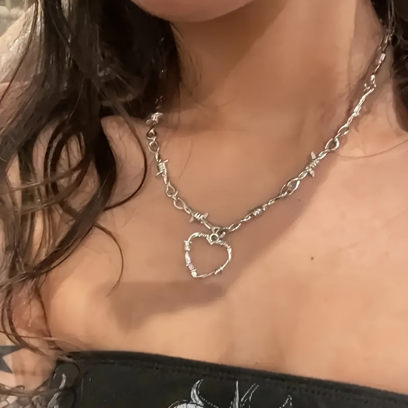 Elegant Gothic Heart Pendant Necklace - Stylish Punk Vintage Alloy Jewelry with Twisted Rope Chain, Perfect for Casual Attire or Gift Giving, Versatile Accessory | Punk Fashion Accessory | Intricate Pendant Details, Vintage J
