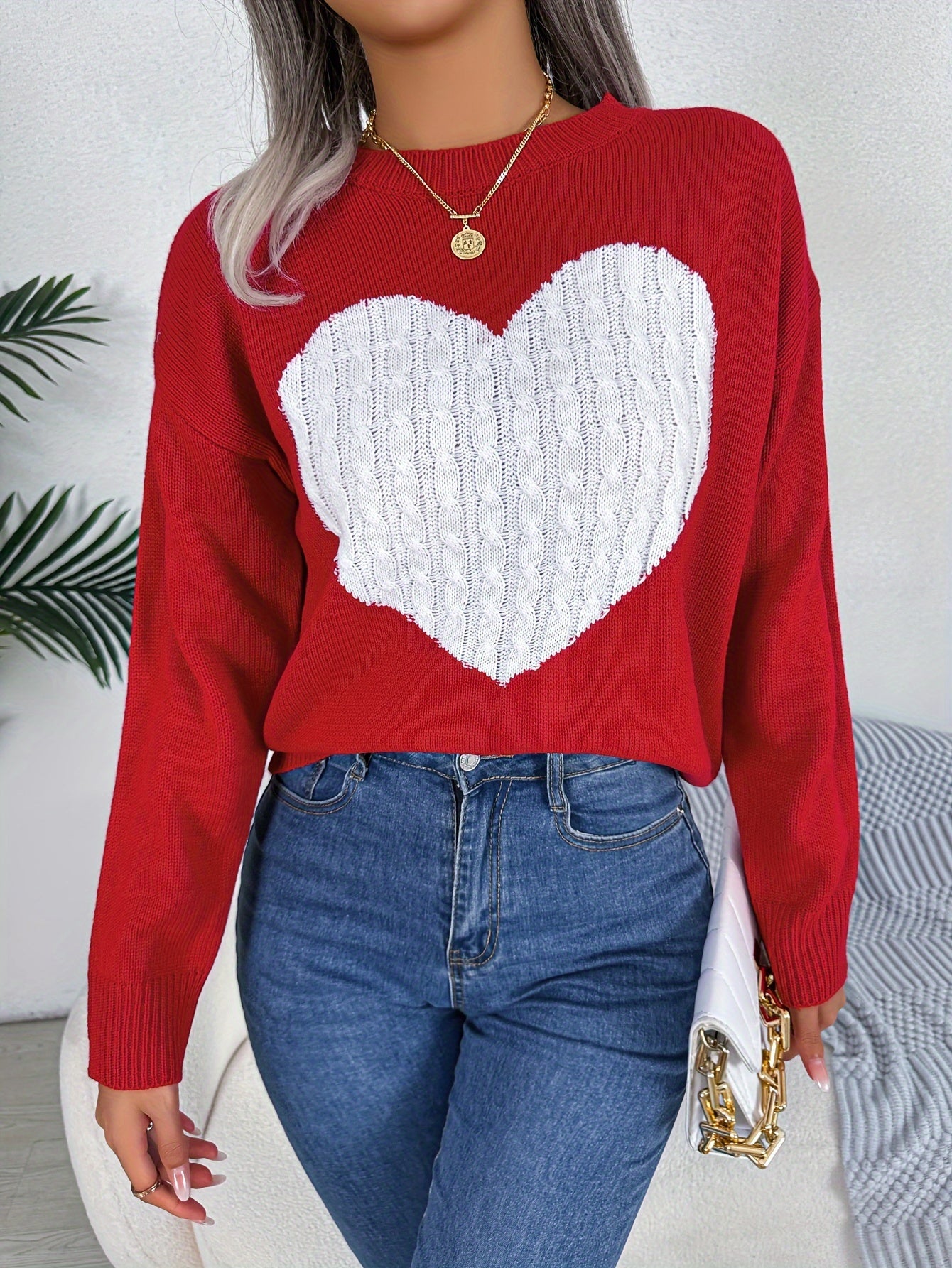 Long-Sleeved Pullover Sweater with a Sweet Heart Pattern for Autumn And Winter Casual Wear.