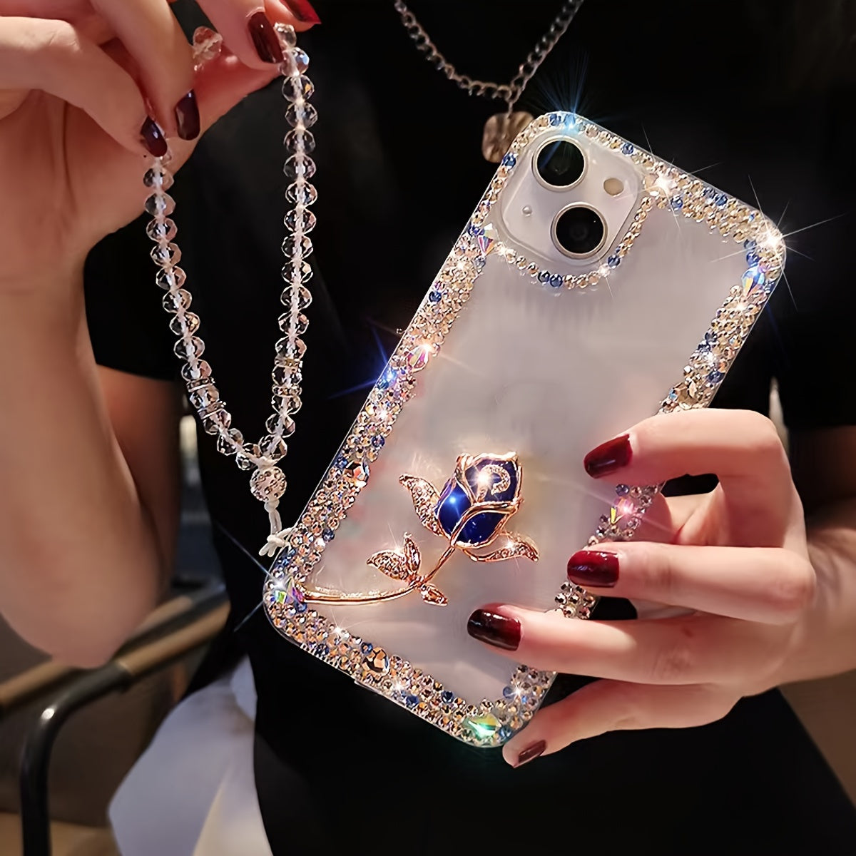 [1pc Luxurious Rose Flower Phone Case] Luxurious And Stylish Three-Row Glass Hardware Rose Flower Phone Case with Sparkle Bracelet Strap, Suitable for Iphone 16 Pro Max, Shockproof Phone Cover.