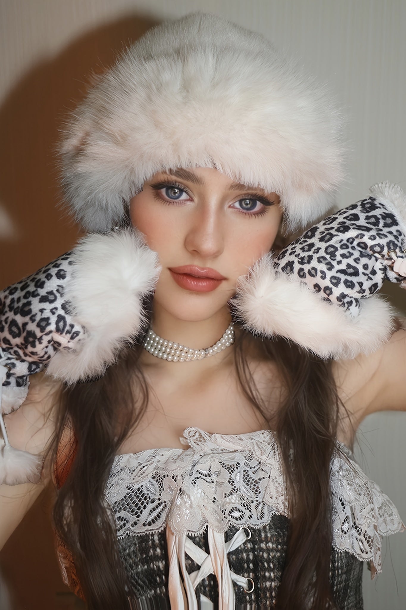 1 Pair of Plush Leopard Print Fingerless Mittens for Women - Cozy & Warm Knit Gloves with Adjustable Lace-Up Wrist, Vintage Harajuku Style, Machine Washable for Autumn/Winter Elegance