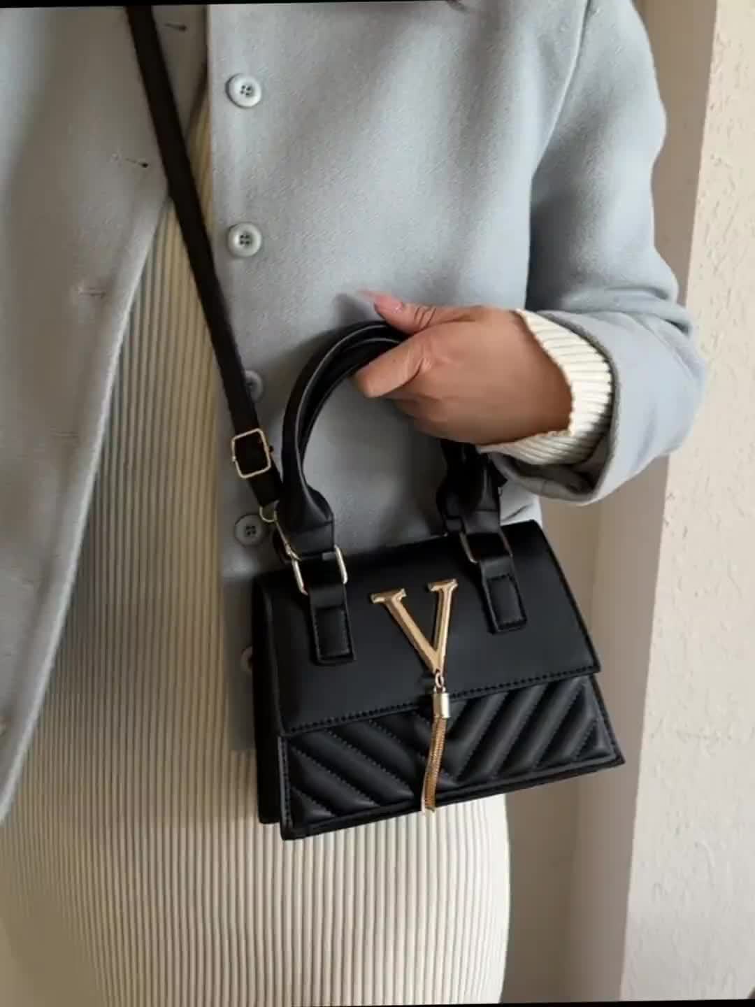 Trendy Chain Bags for Women, New Spring And Summer 2024 Collection, Featuring a High-End Embossed Design, Suitable for Shoulder, Hand, And Crossbody Wear, with Stylish Tassel Pendants.