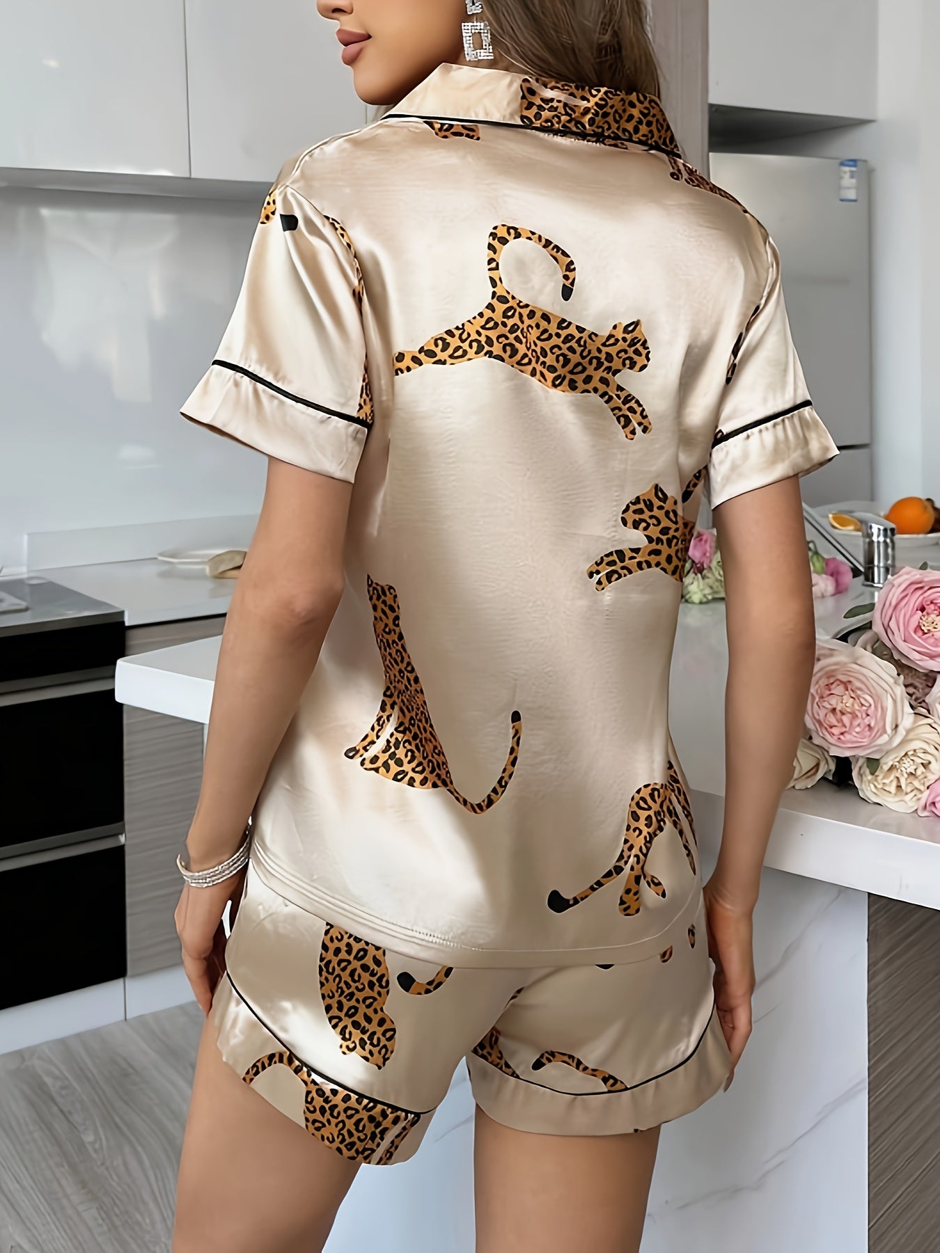 Printed Satin Women'S Pajama Set, Short-Sleeve And Shorts Loungewear Ensemble.