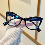 Fashionable Cat-Eye Transparent Glasses for Women, Y2K Style, PC Frame, Suitable for Daily Casual Street Photography.