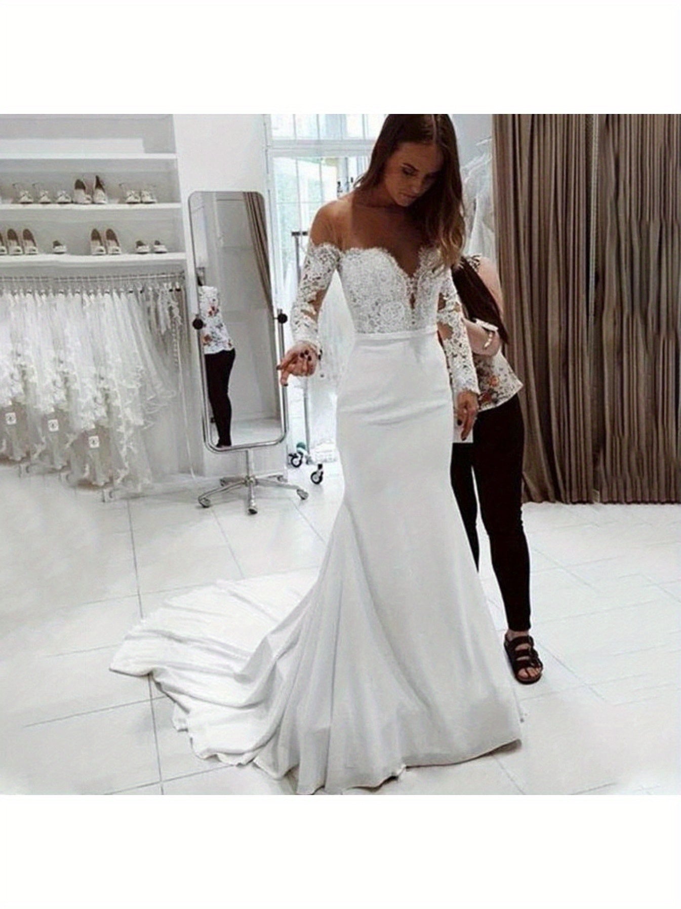 White Wedding Dress Fishtail Style Strapless Design, Long Sleeves Made of Delicate Lace Material, Covered with Floral Patterns; Splicing Satin Material, Fit The Body Curve, The Overall Style Is Elegant and Romantic, Suitable