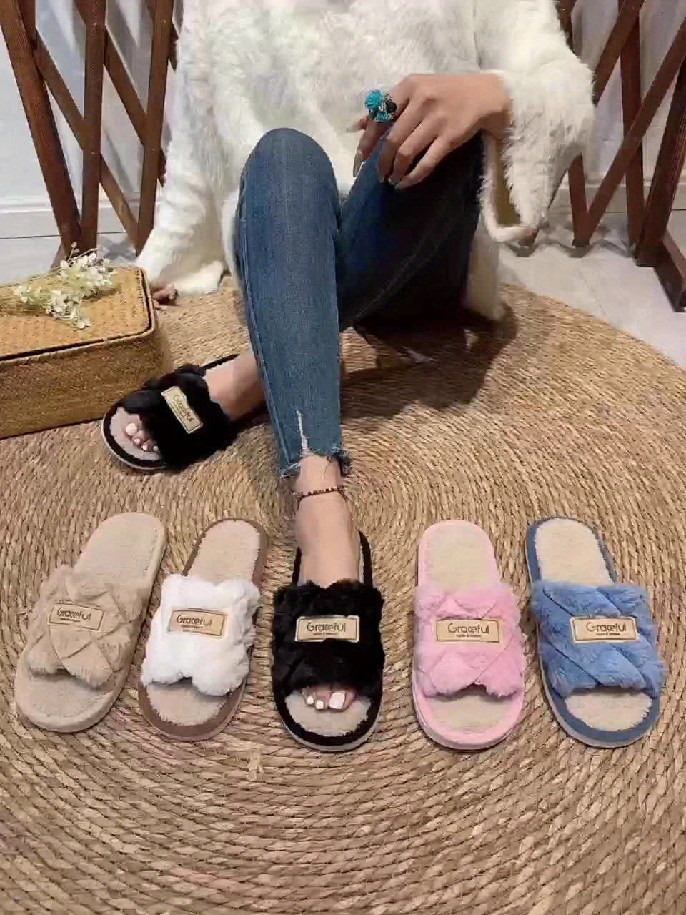 Comfortable And Casual Indoor Slippers for Women, Flat, Open-Toe, for All Seasons.