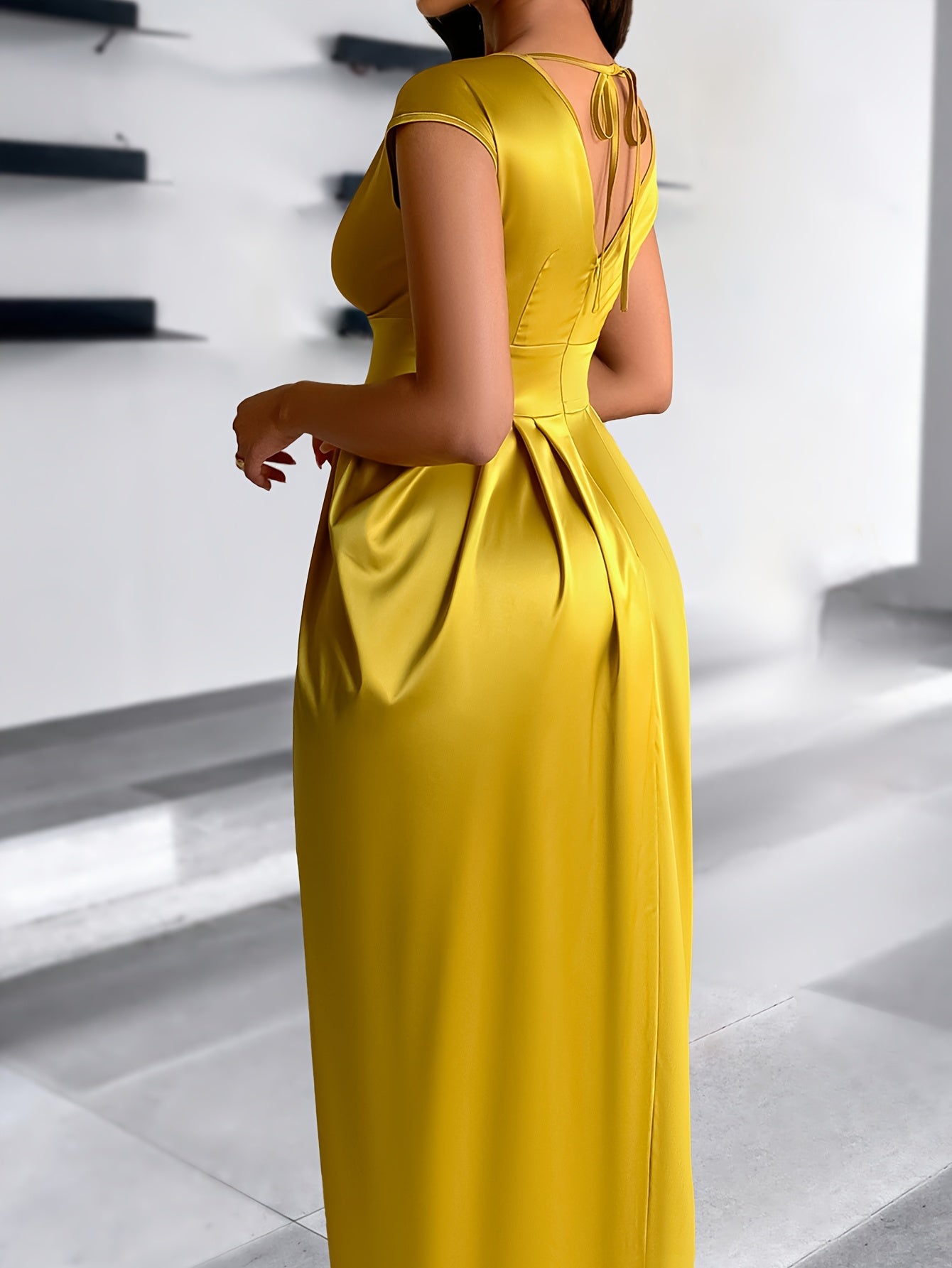 Women'S 25th Anniversary Elegant Party & Wedding Dress - Golden V-Neck Satin Gown with Ruched Detail, High Slit, and Beaded Clutch, Perfect for Valentine'S Day Celebrations, Valentine'S Day Attire | Elegant Vneckline | Ruched