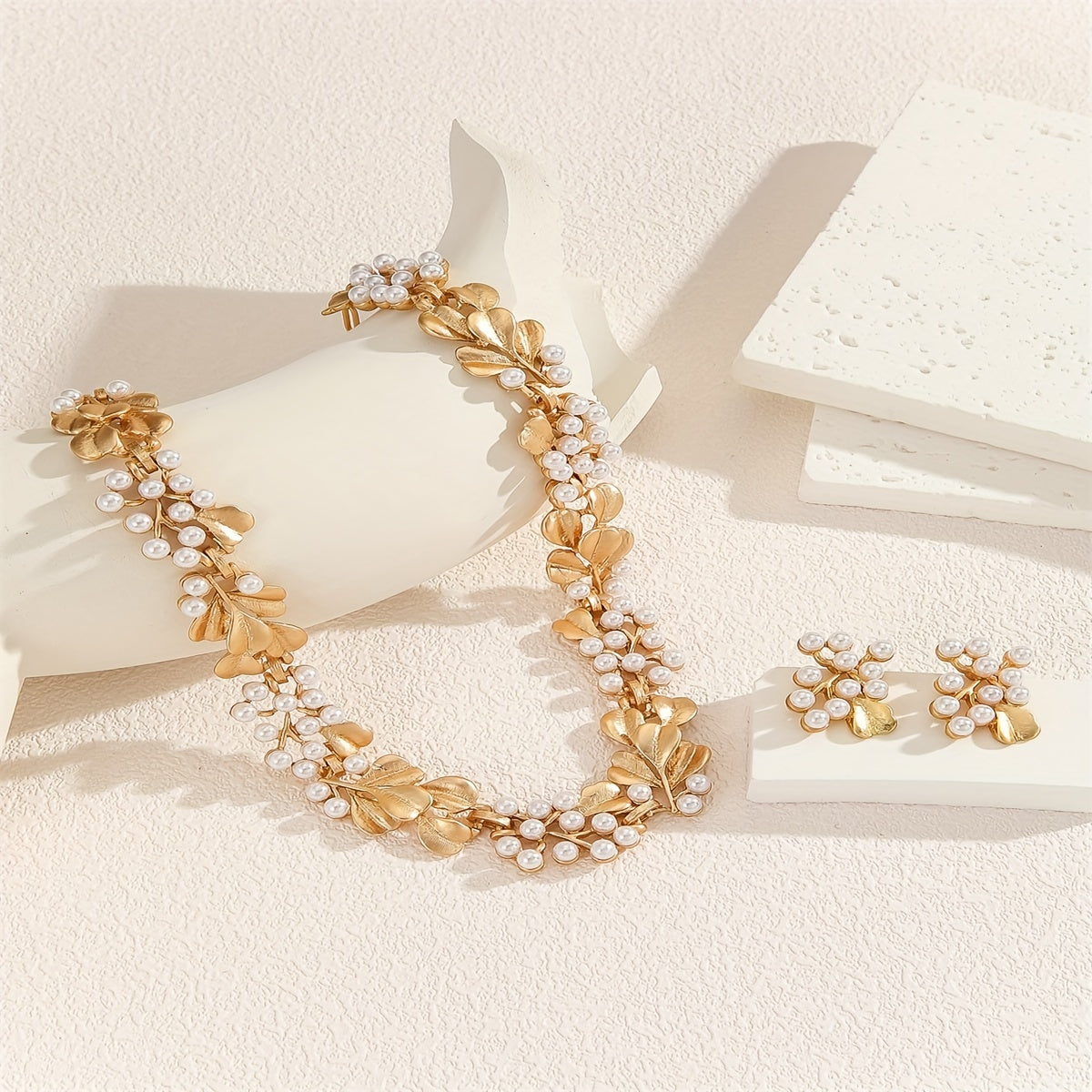 [Everyday Elegance] Elegant Boho-Chic Faux Pearl & Golden Leaf Jewelry Set - Vintage-Inspired Necklace and Earrings, Zinc Alloy, Perfect for Daily Wear or Parties, Vintage Jewelry
