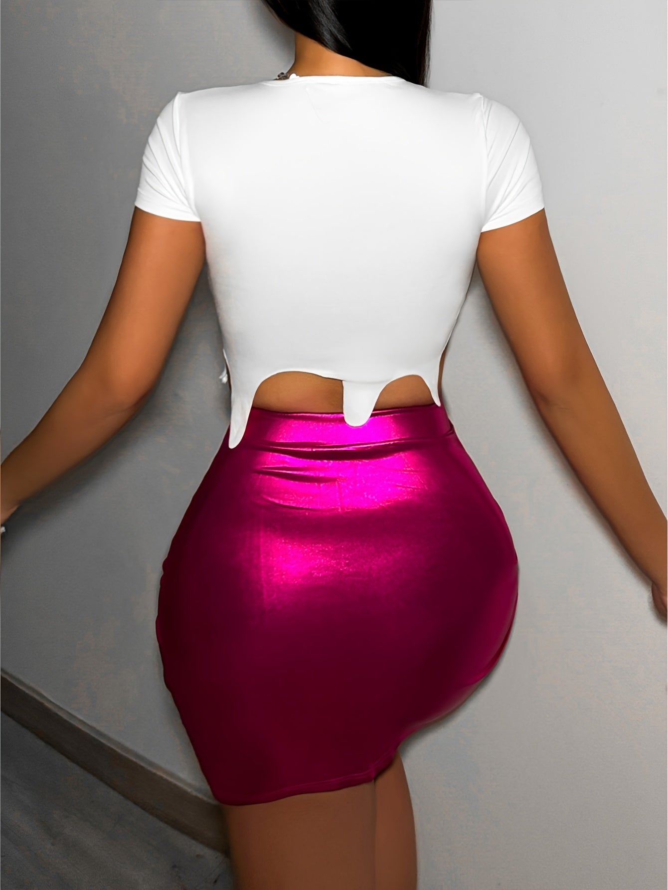 Vibrant Solid Color Chain Decor T-Shirt - Trendy Asymmetrical Hem, Comfortable Short Sleeve, Fashionable Crop Length, Perfect for Spring and Summer Seasons - Stylish Womens Apparel