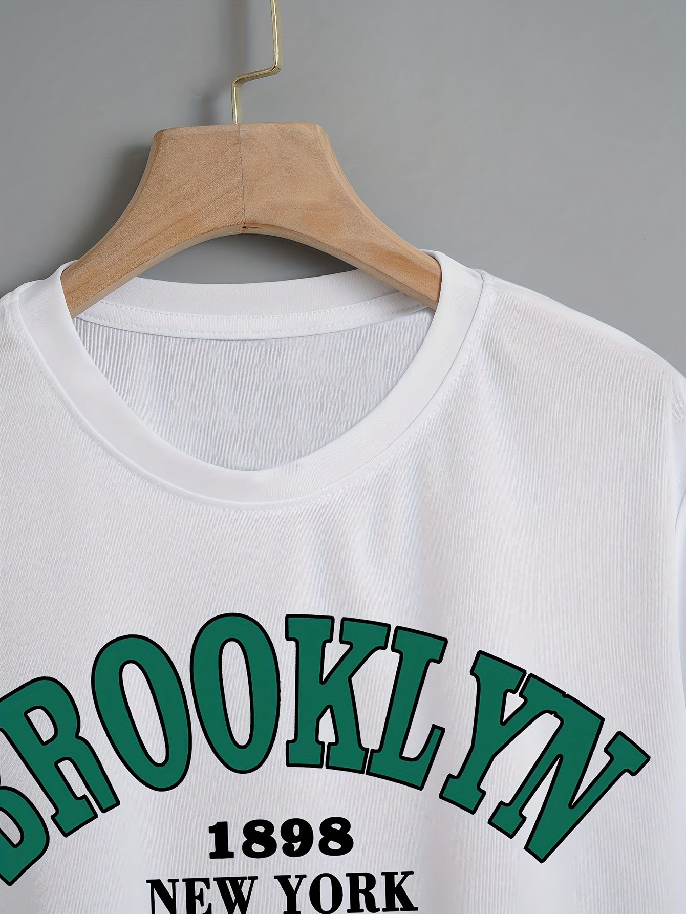 Women's Y2K Casual Cropped T-Shirt - Oversized Loose Fit Short Sleeve Round Neck Tee with Brooklyn New York 1898 Graphic Print, Breathable White Top for All-Season Wear, Ladies T Shirts, Streetwear Fashion, Relaxed Fit Shirt