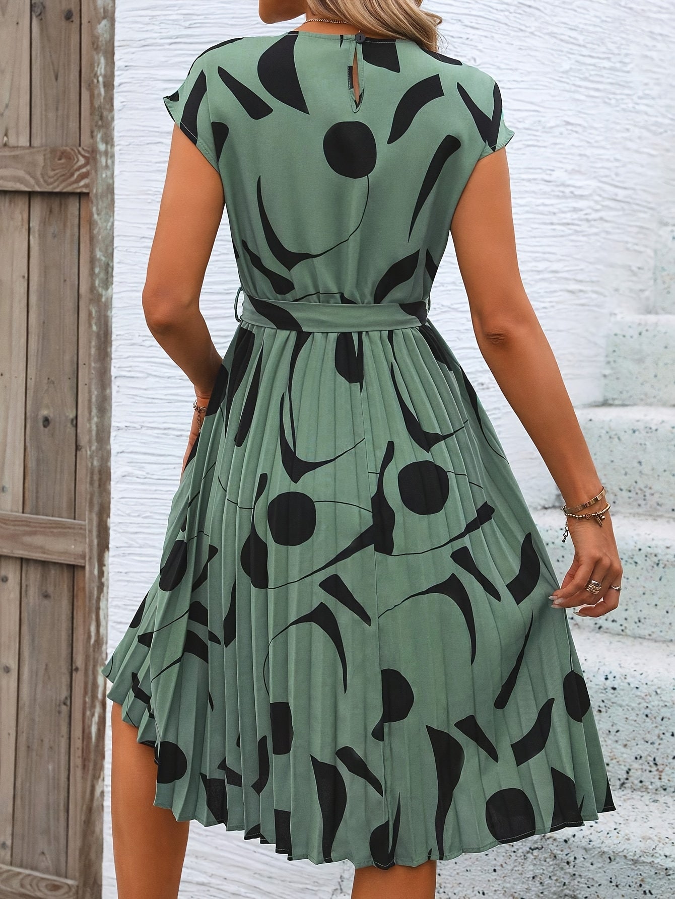 Print Midi Dress for Women - Crew Neck, Batwing Sleeves with Tie Waist, Perfect for Summer Holidays