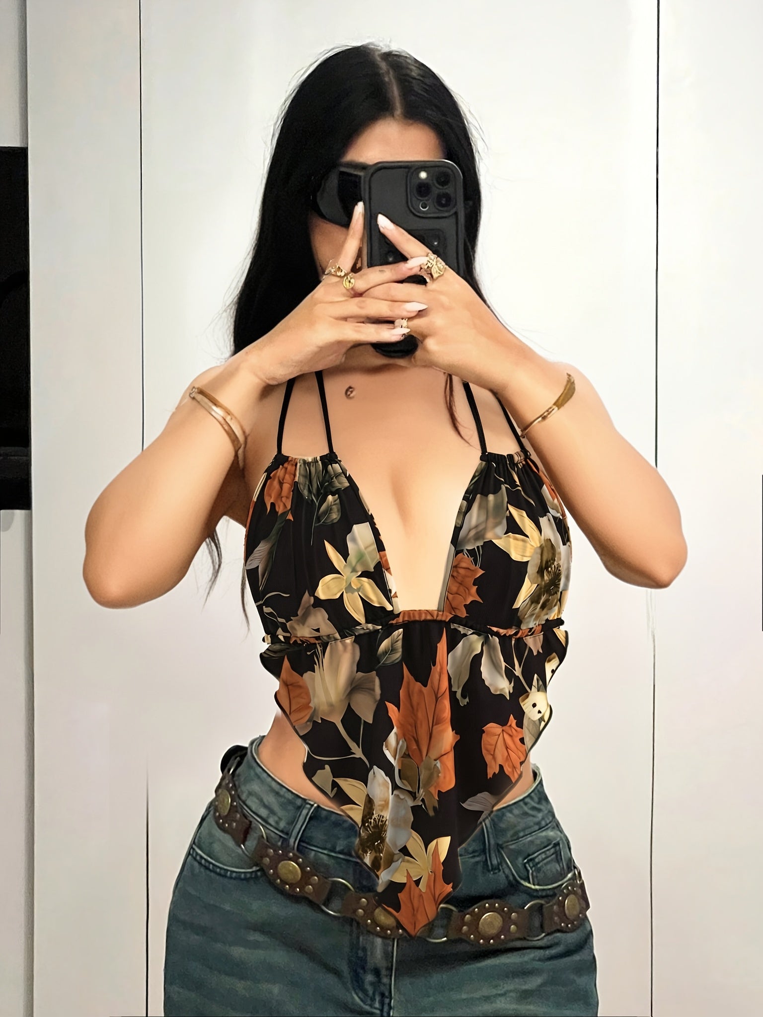 Hawaiian style random printed maple leaf backless halter top, daily casual summer wear halter top, sleeveless V-neck, irregular printed halter top, slim fit, thin shoulder strap, backless design suitable for summer casual wea