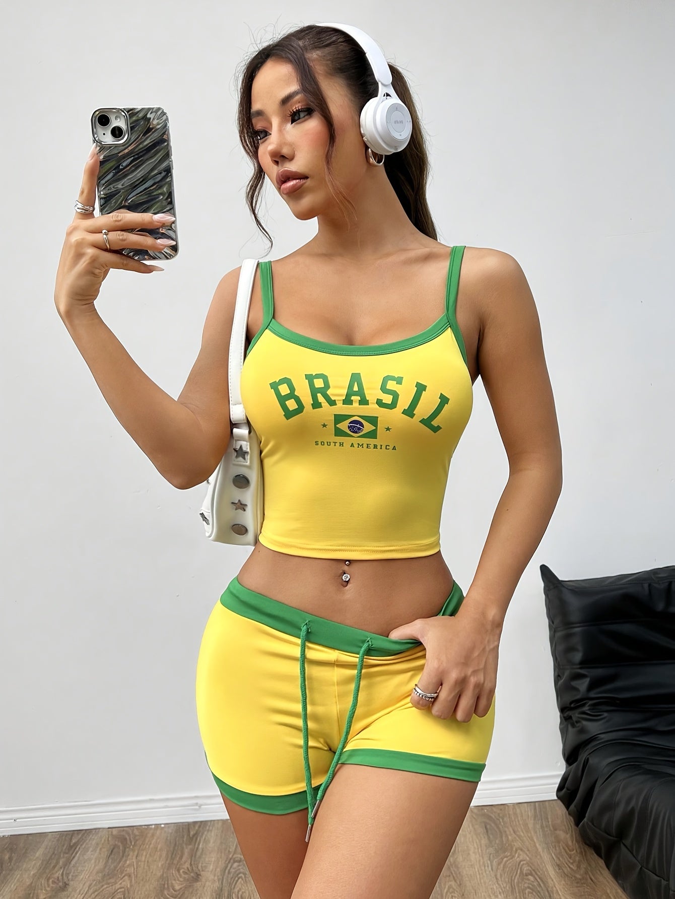 [Contrast Trim] Women's Casual Shorts Set - Letter & Brazil Flag Print Crew Neck Cami Top & Drawstring Waist Slim Shorts