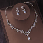 Bridal Accessories: A Necklace And A Pair Of Earrings Made Of Zirconia, Perfect For Wedding Banquets And Evening Parties.