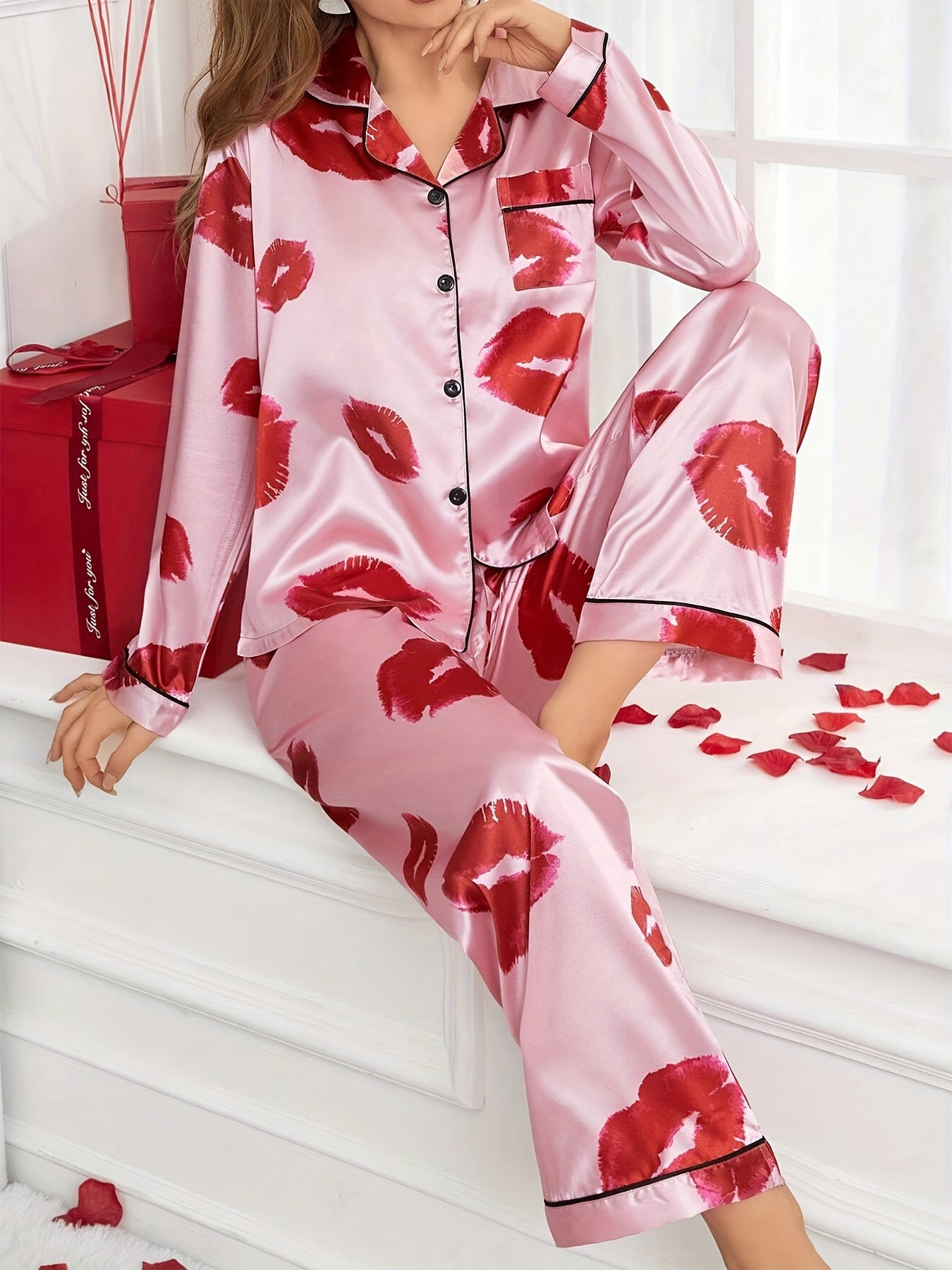 A Two-Piece Satin Loungewear Set for Women in Autumn And Winter, Featuring a Comfortable Long-Sleeve Top And Elastic Waistband Pants.