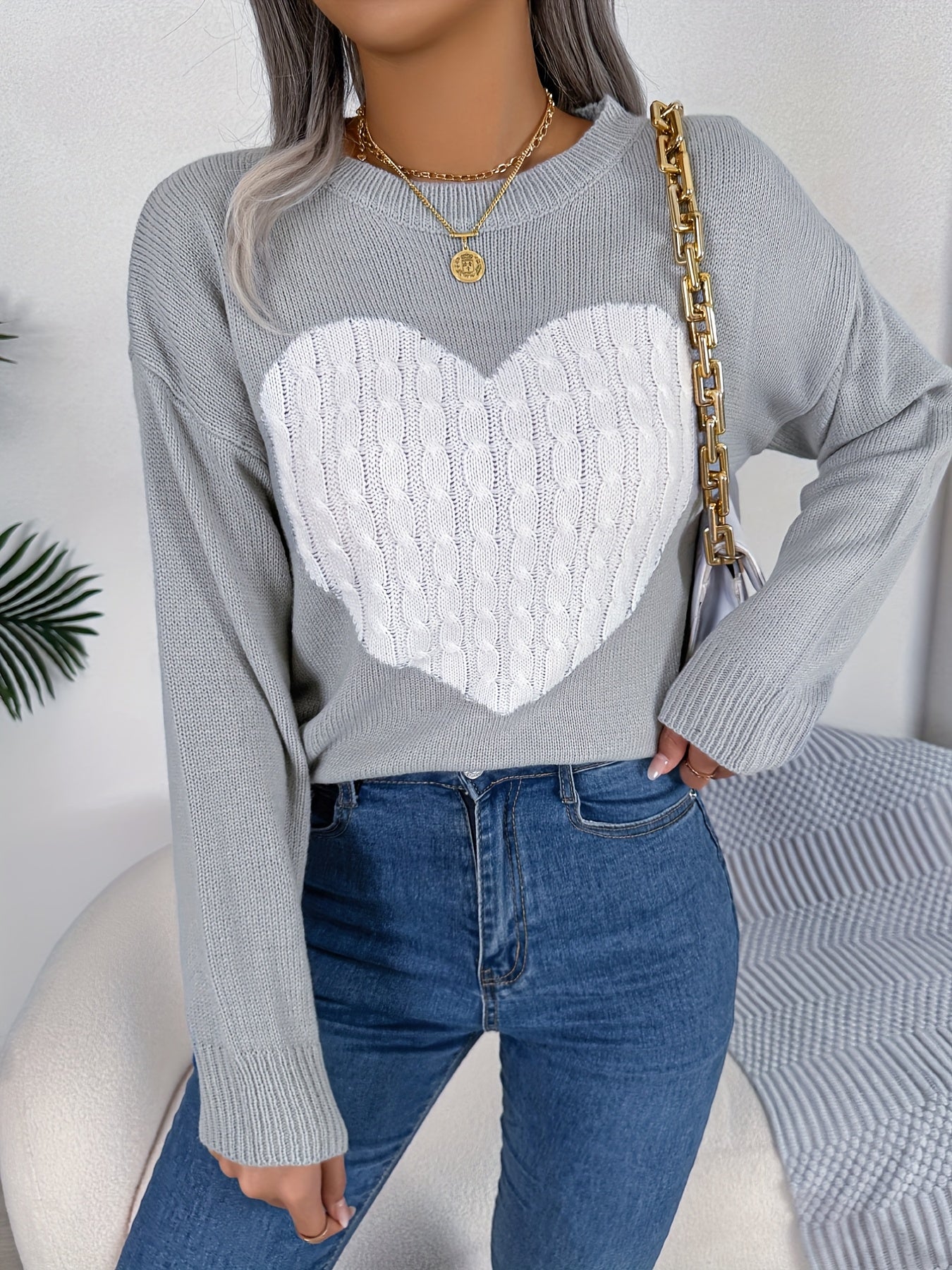 Long-Sleeved Pullover Sweater with a Sweet Heart Pattern for Autumn And Winter Casual Wear.