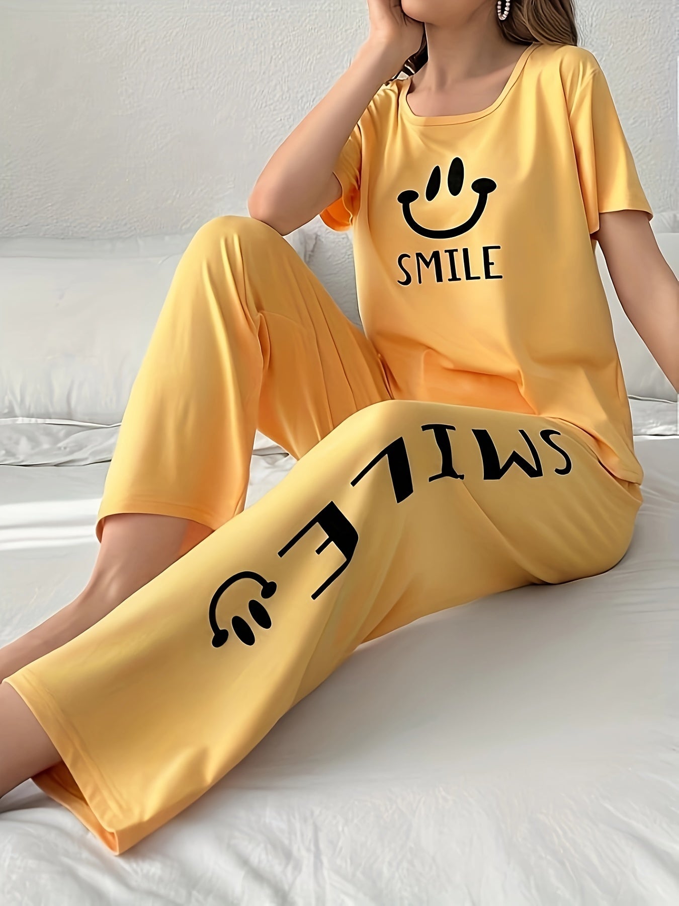 Women's Smiling Face & Letter Print Casual Pajama Set, Short Sleeve Round Neck Top & Pants, Comfortable Relaxed Fit