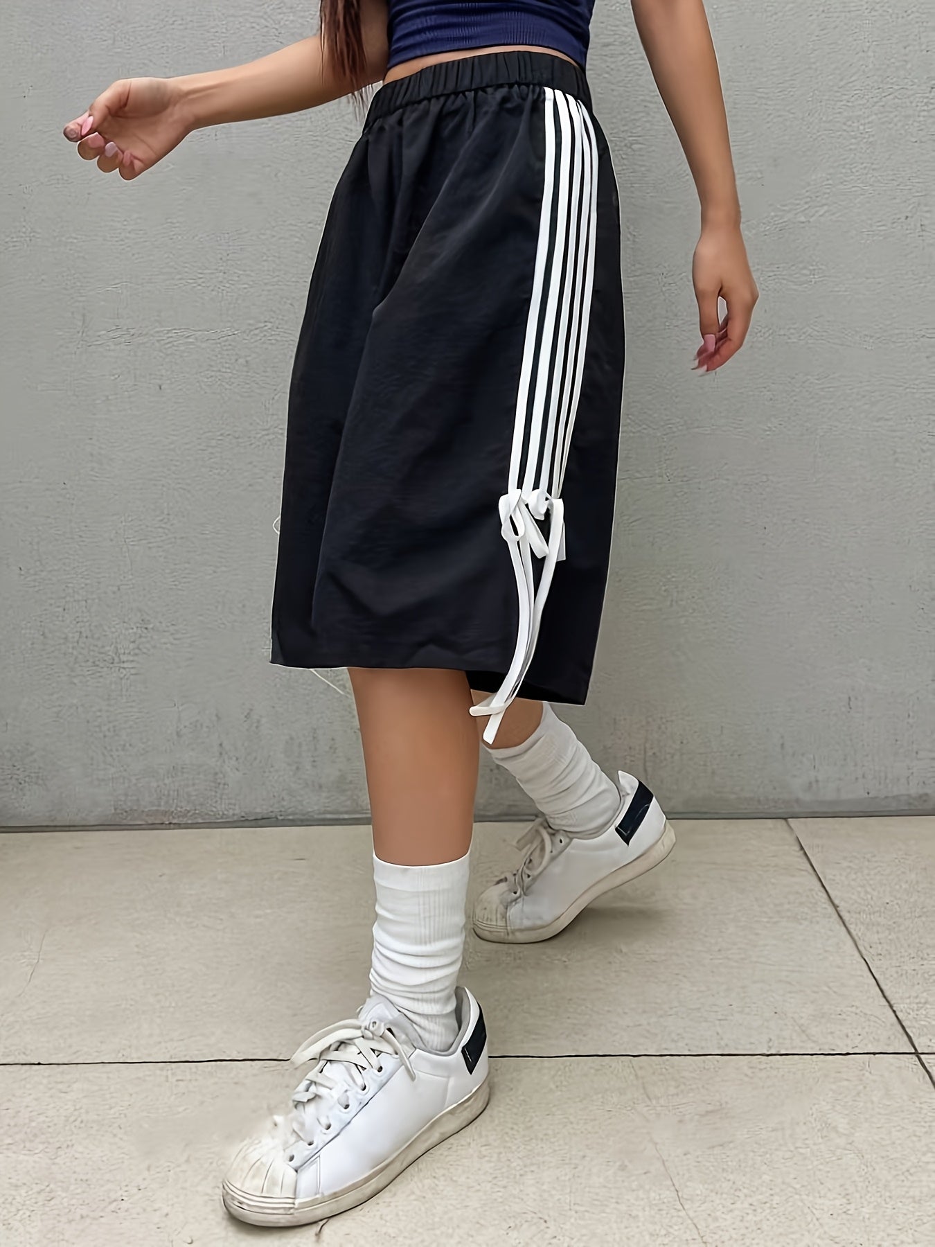 Women'S High-Waisted Black and White Striped Athletic Shorts with Knee-Length Drawstring Detail - Casual Summer Activewear for Fitness and Style, High Waisted Short