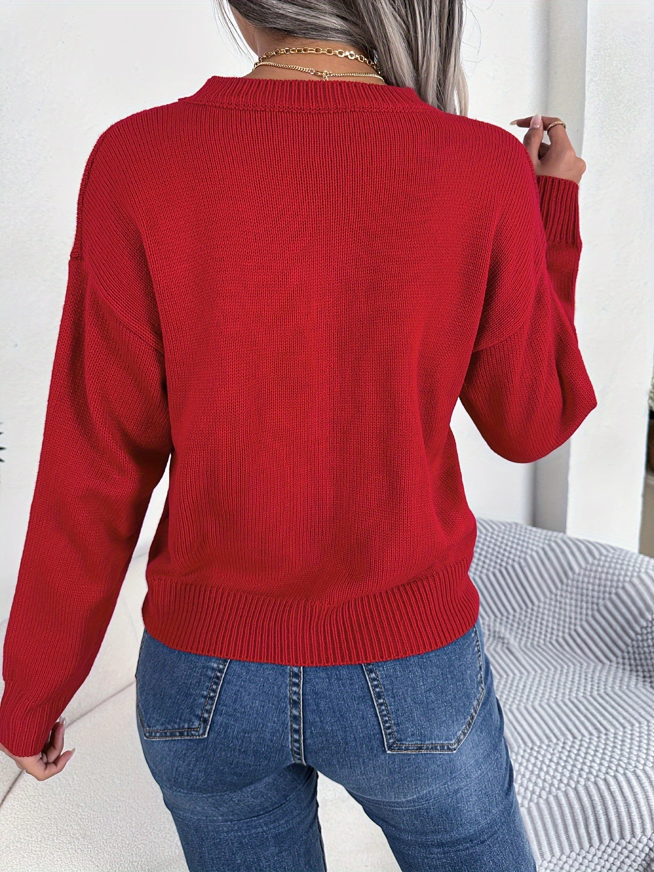 Long-Sleeved Pullover Sweater with a Sweet Heart Pattern for Autumn And Winter Casual Wear.