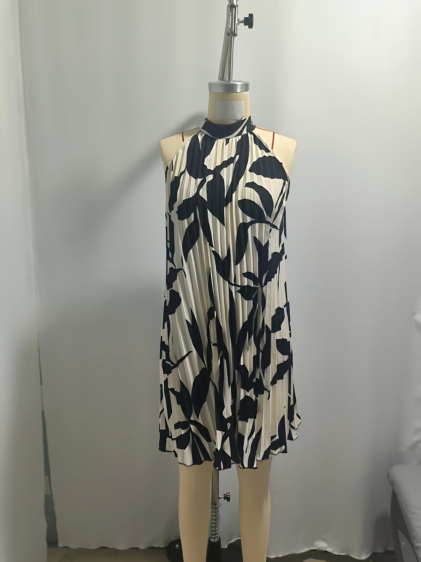 Women's Elegant Halter Neck A-Line Dress with Pleated Detail - Machine Washable Solid Color All-Season Casual to Formal Wear, Versatile Fashion, Smooth Texture Fabric