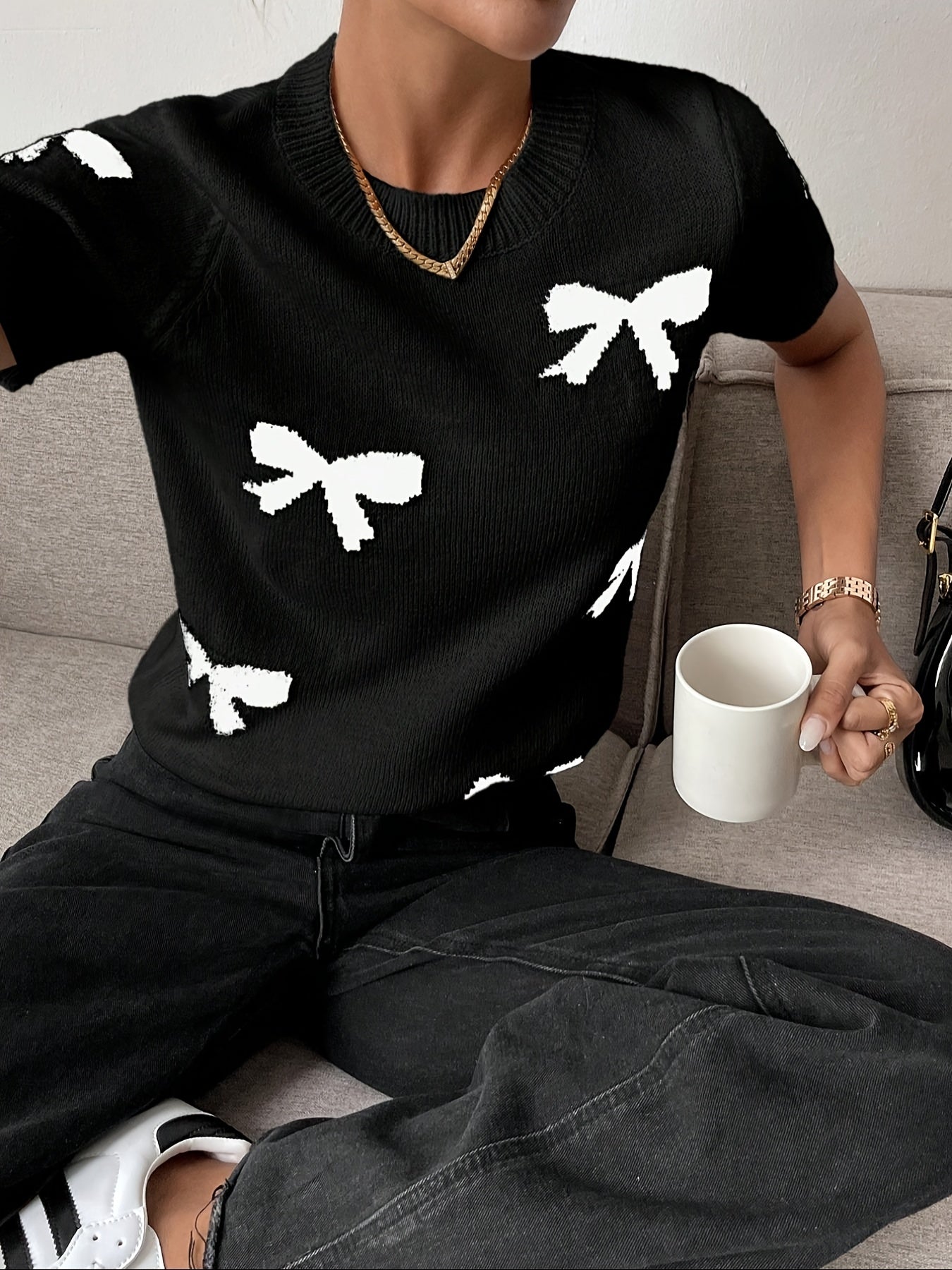 Nian Nian Directional Style Round Neck Color-Blocked Short-Sleeve Pullover with Bow Tie And Jacquard Design.
