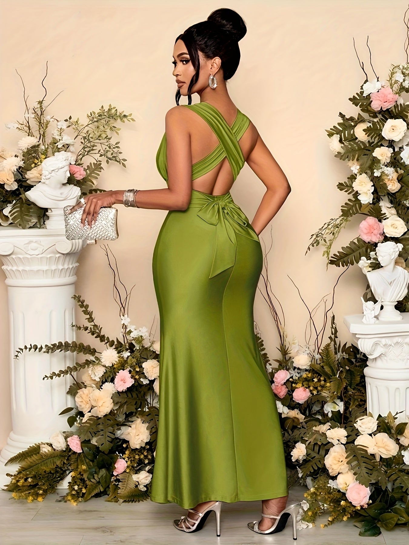 Elegant Red Deep V-Neck Sleeveless Mermaid Gown with Ruched Detail, Perfect for Weddings, Parties, and Date Nights, Wedding Dress