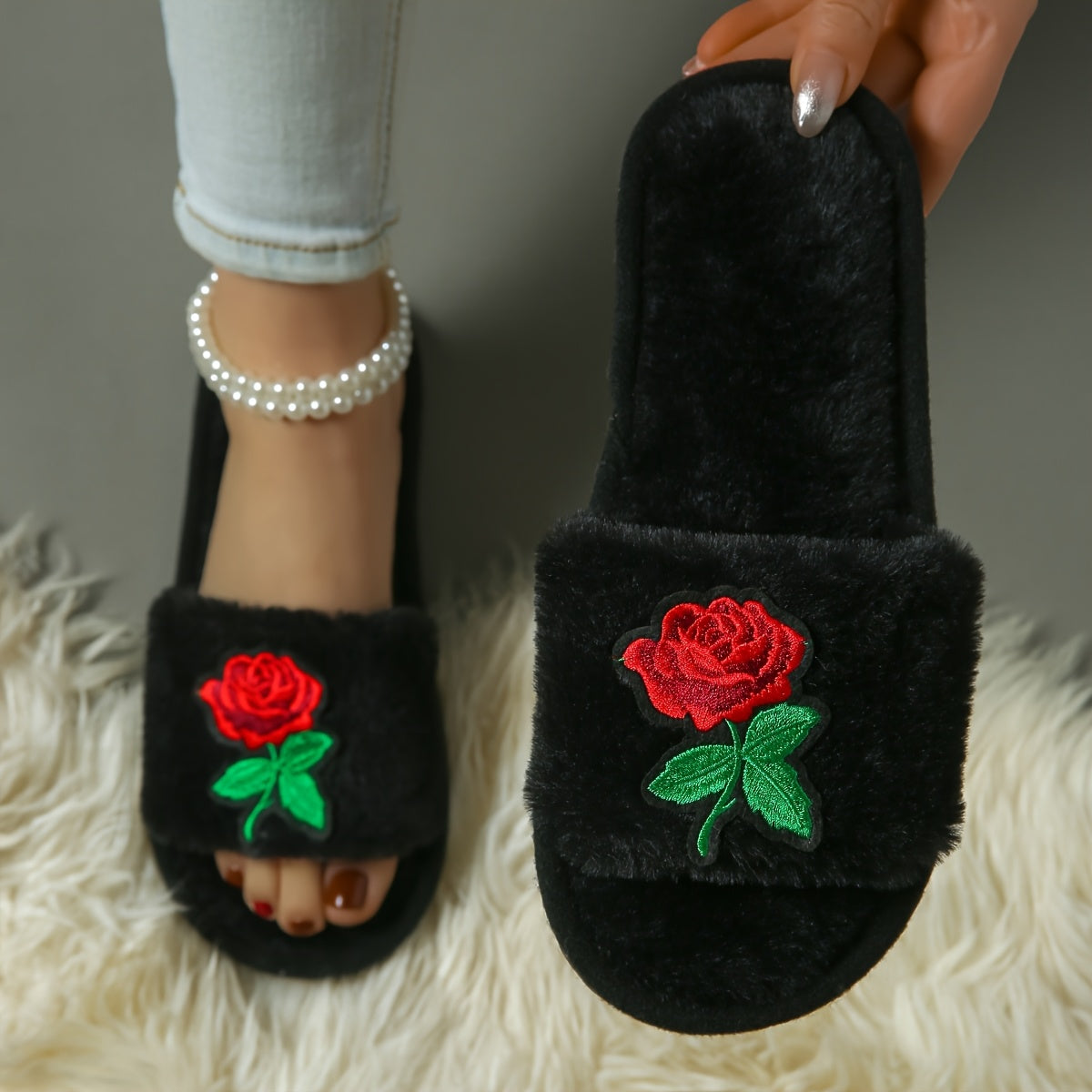 Elegant Vintage Women'S Embroidered Rose Indoor Slippers, Comfortable, Lightweight, Easy to Wear, And Quiet for Home Use.