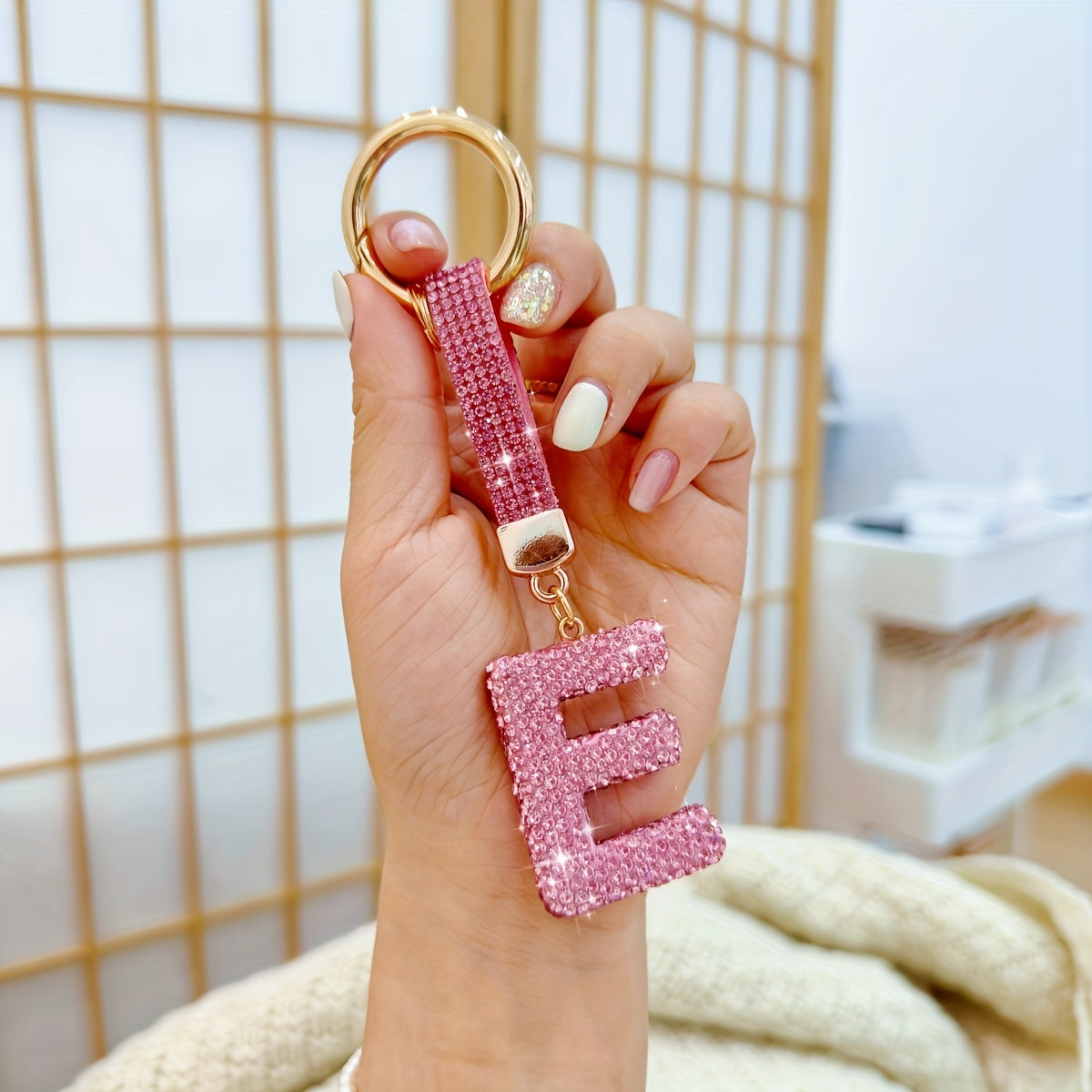 Personalized Rhinestone Initial Keychain – Shiny Pink Alphabet A–Z Charm Pendant for Women – Decorative Alloy Key Ring with Buckle – Birthday & Festival Gift