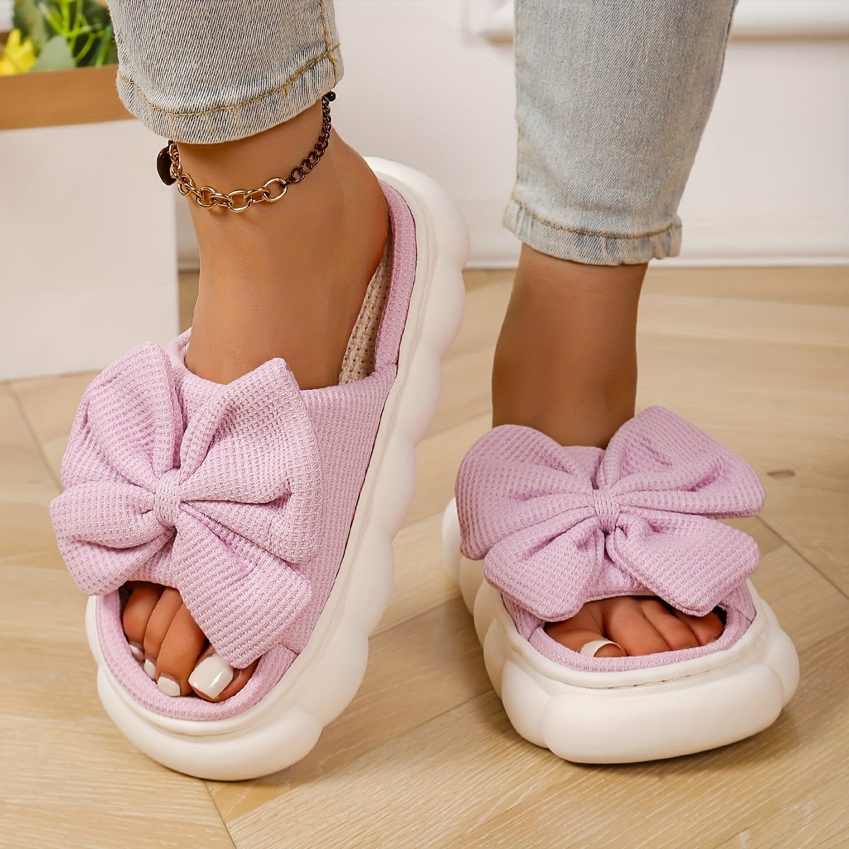 A Pair of New Cute Solid Color Women'S Home Slippers with Thick, Non-Slip, Soft EVA Soles, Breathable And Comfortable Open-Toe Design, Suitable for All Seasons.