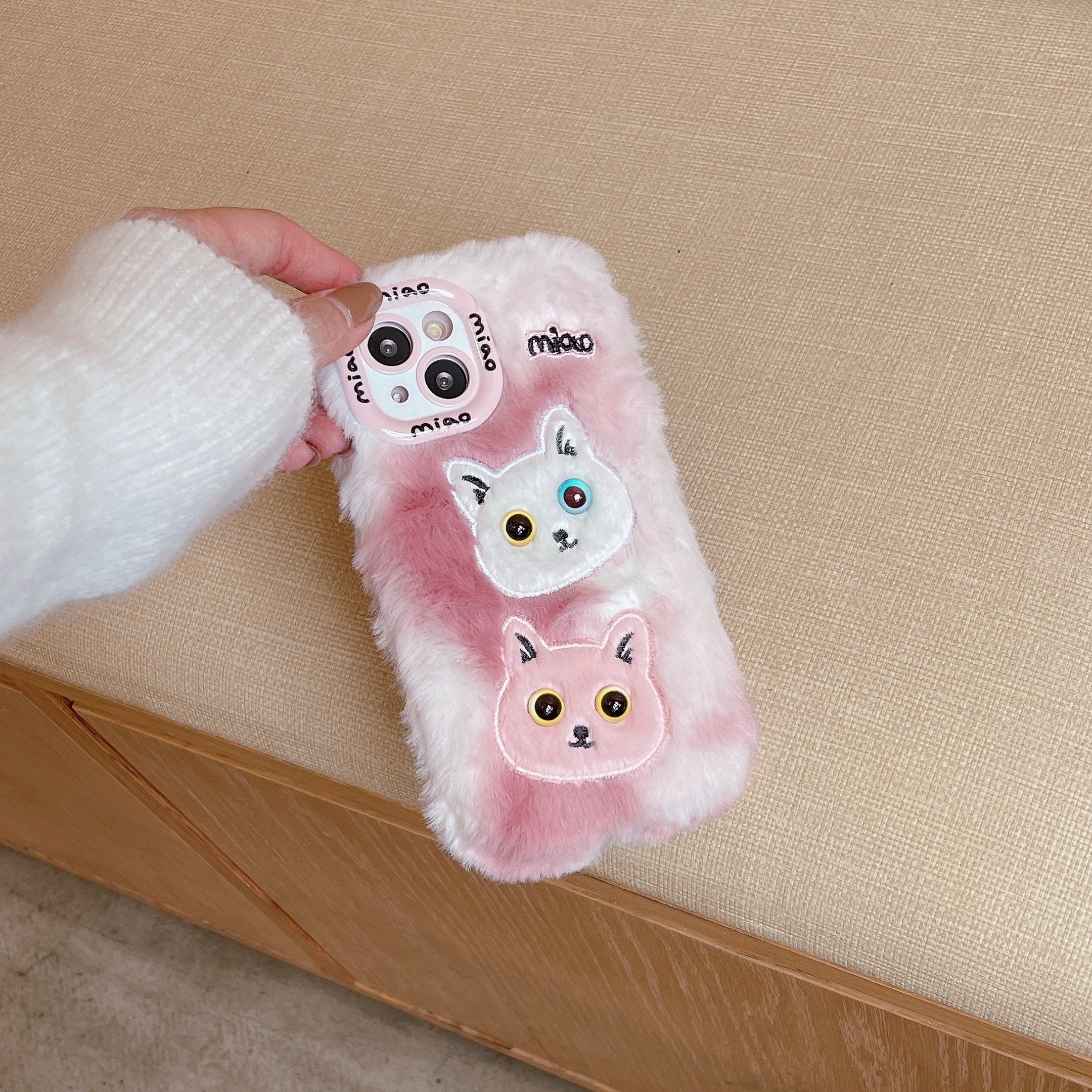 Autumn And Winter Plush Embroidered Three-Dimensional Double-Headed Cat Mobile Phone Case, Suitable for Apple 16/15 Pro Max/15 Pro/15/15Plus/14 Pro Max/14 Pro/14Plus/14/13 Pro Max/13 Pro/13 /12 Pro Max/12 Pro/12/11Pro Max/11
