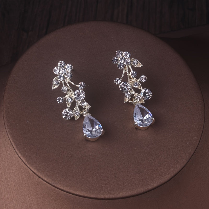 Bridal Accessories: A Necklace And A Pair Of Earrings Made Of Zirconia, Perfect For Wedding Banquets And Evening Parties.